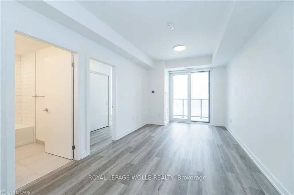15 Wellington Street S, #907