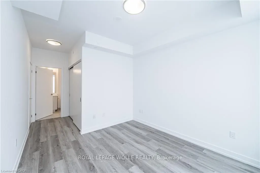 15 Wellington Street S, #907