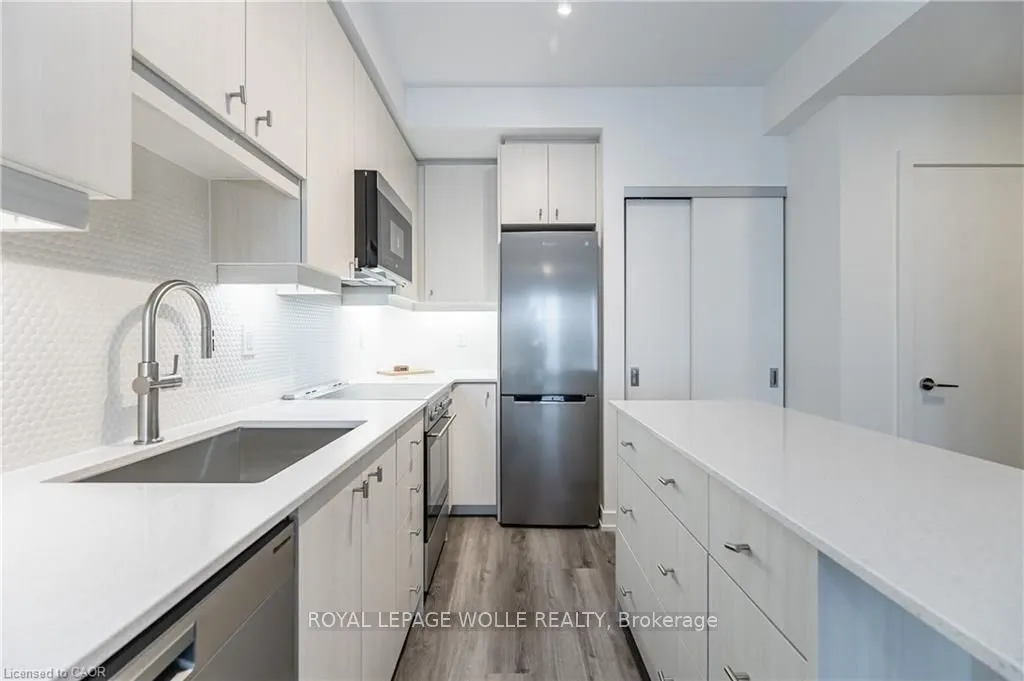 15 Wellington Street S, #907