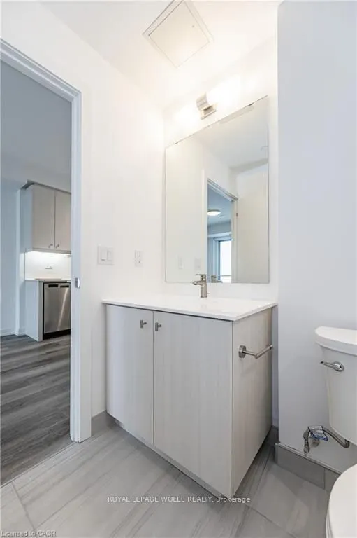 15 Wellington Street S, #907