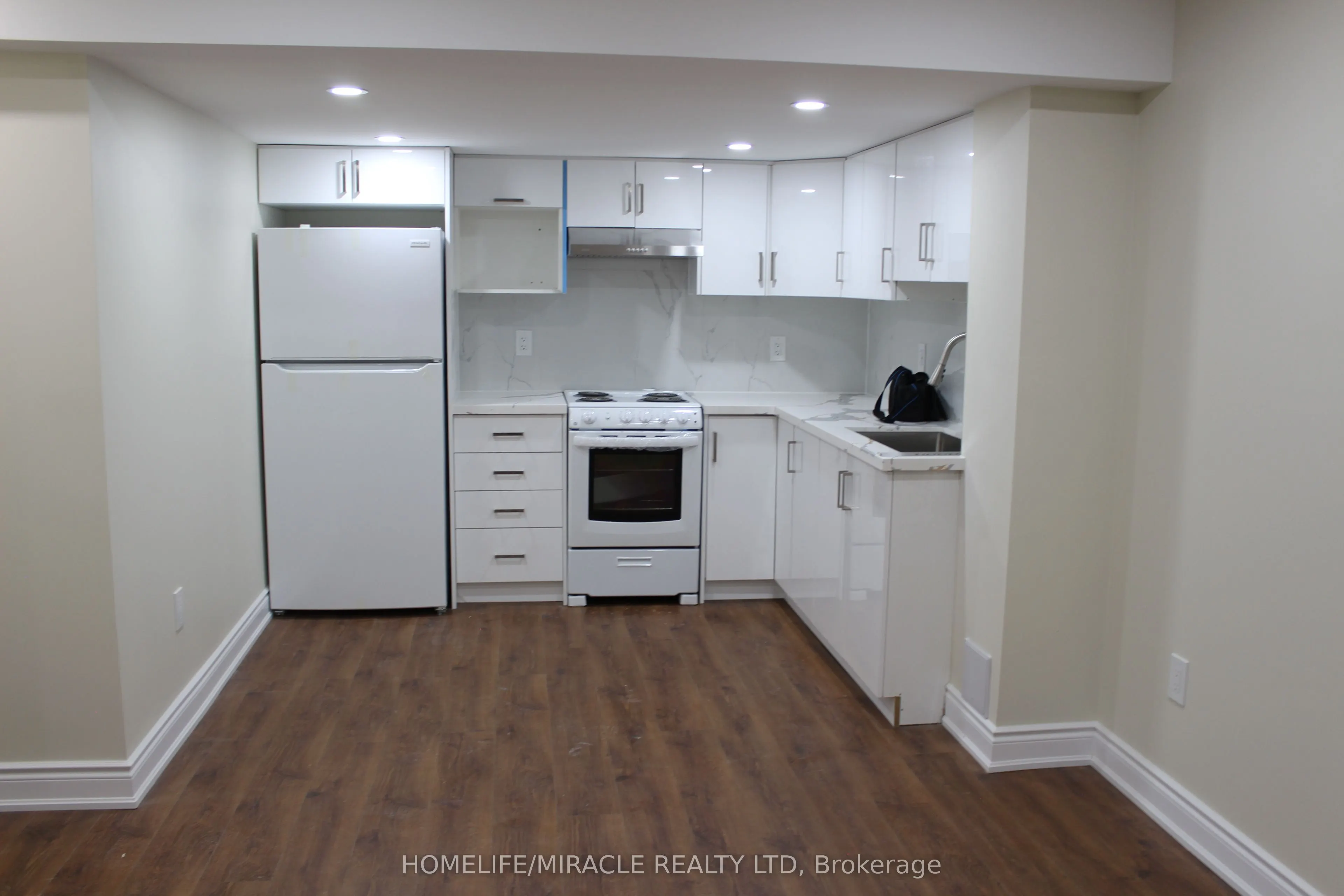 323 Falling Green Crescent, #b