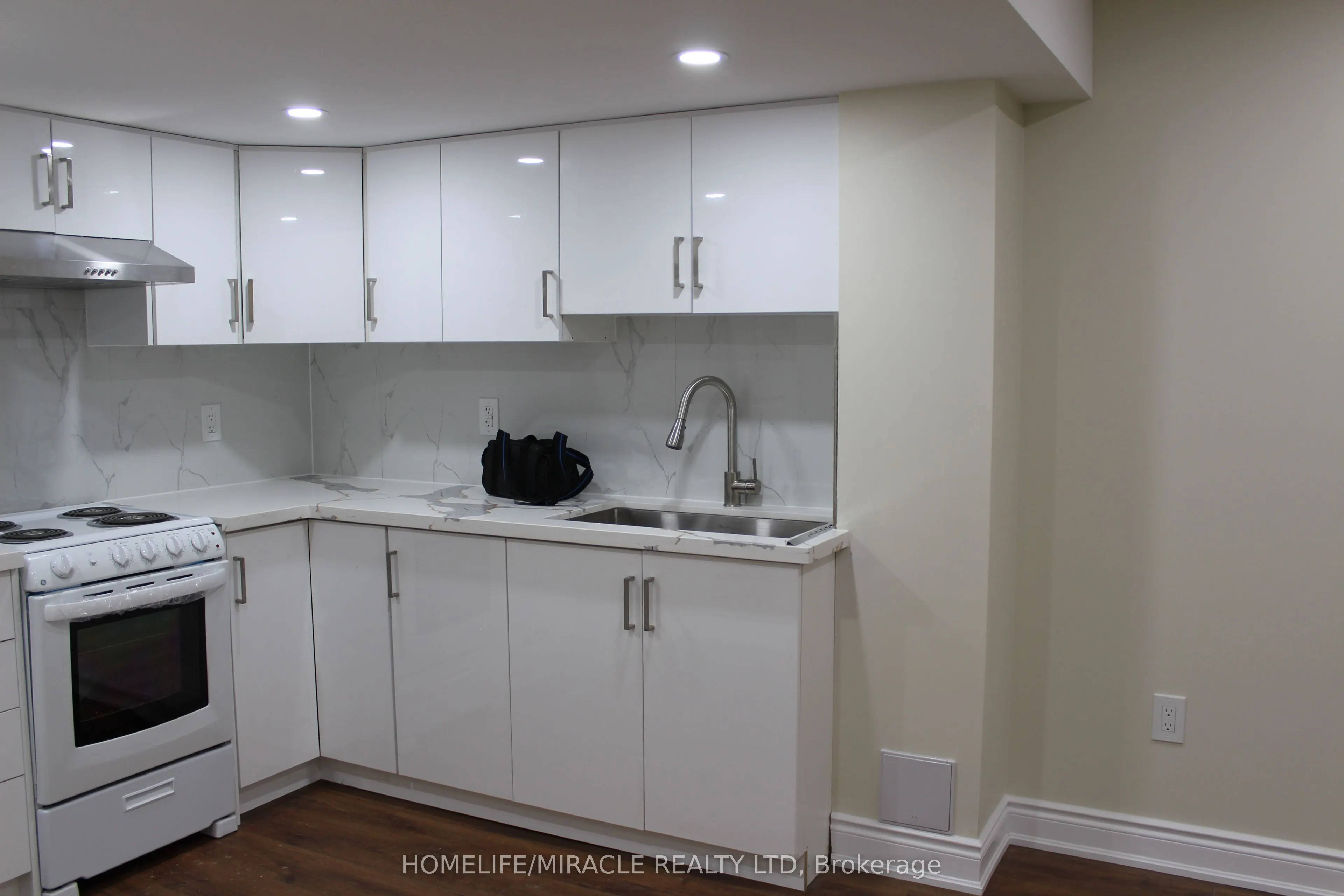 323 Falling Green Crescent, #b