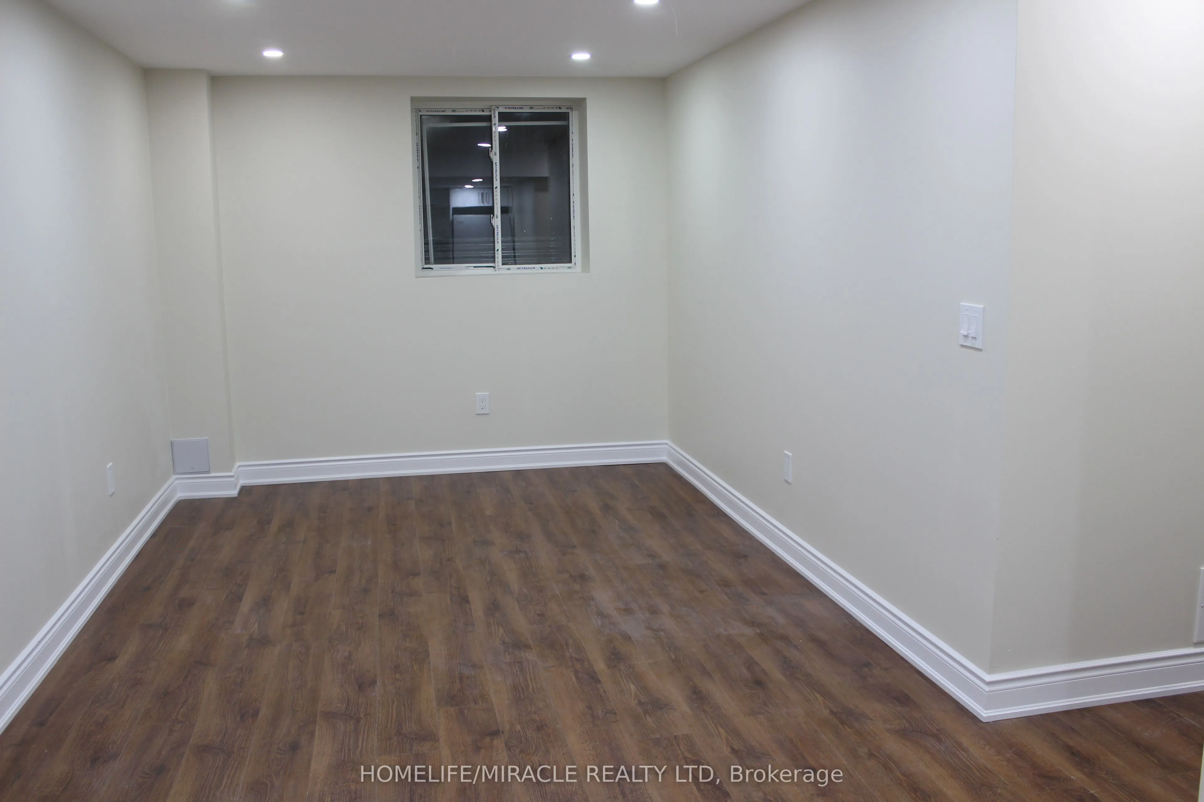 323 Falling Green Crescent, #b