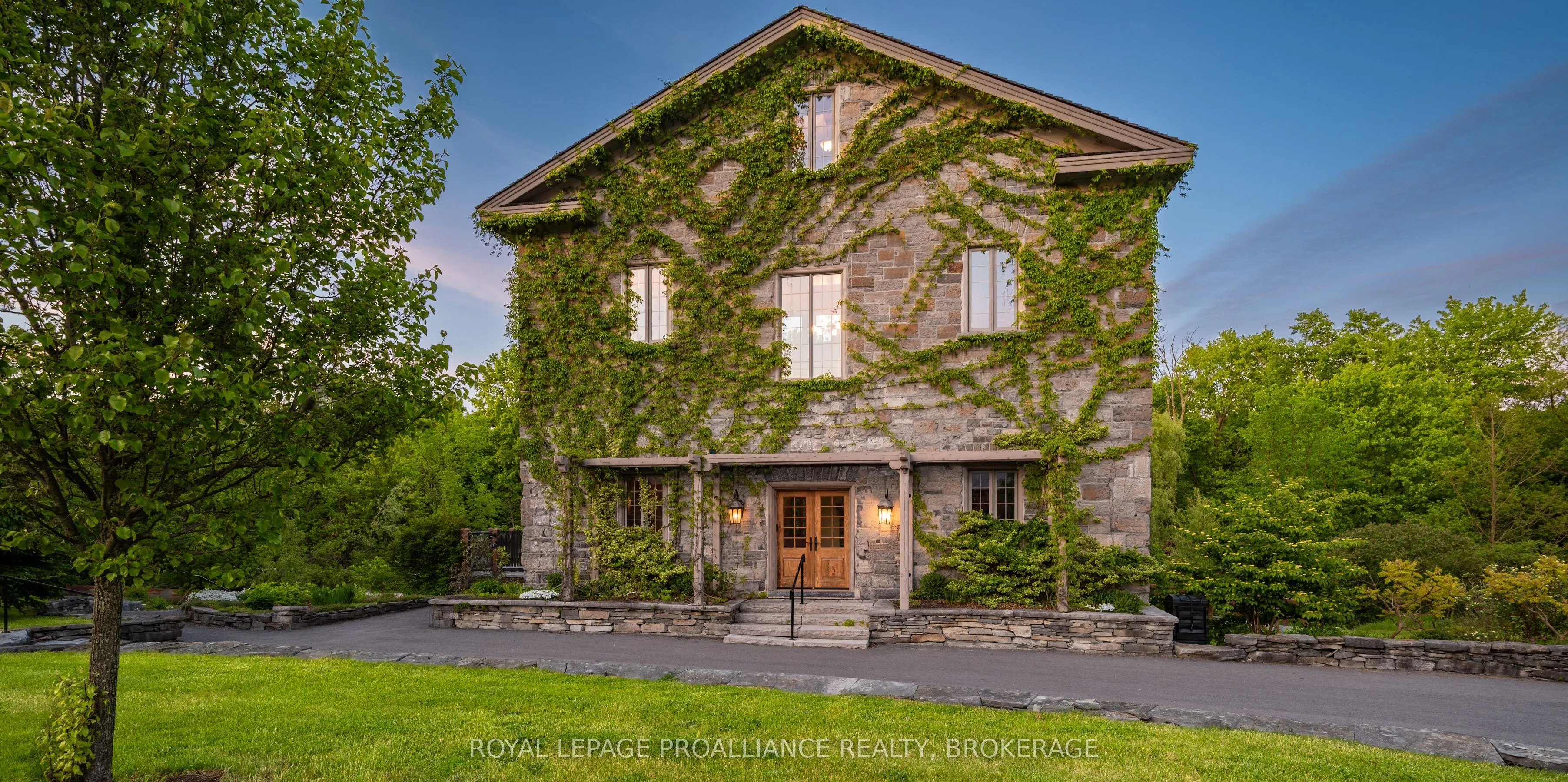 46 Concession Street S
