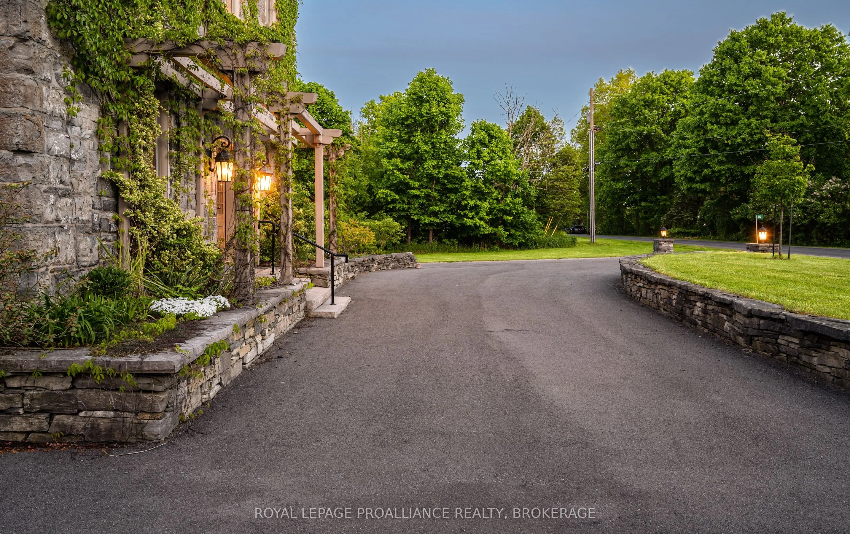 46 Concession Street S