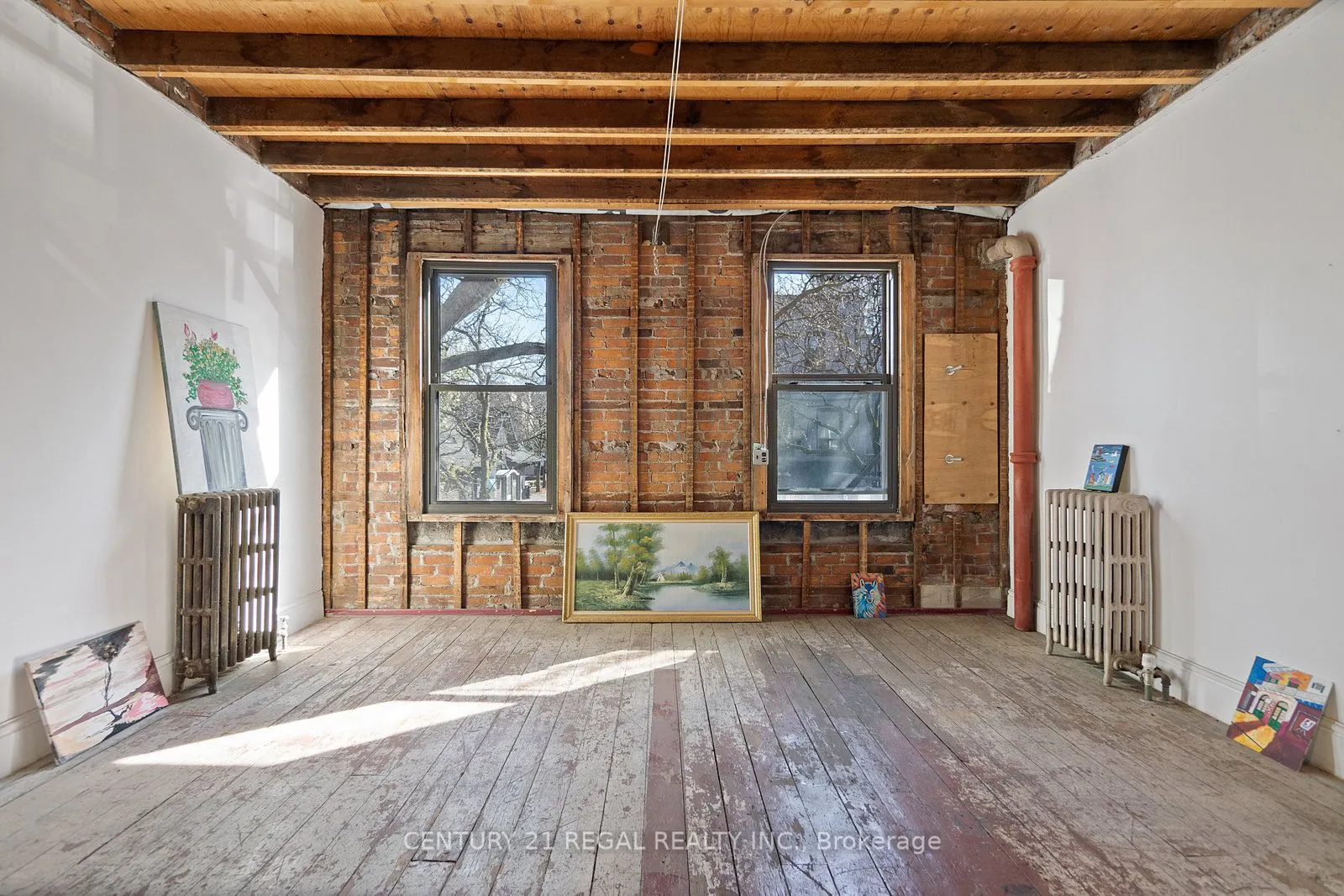 239 King Street E
