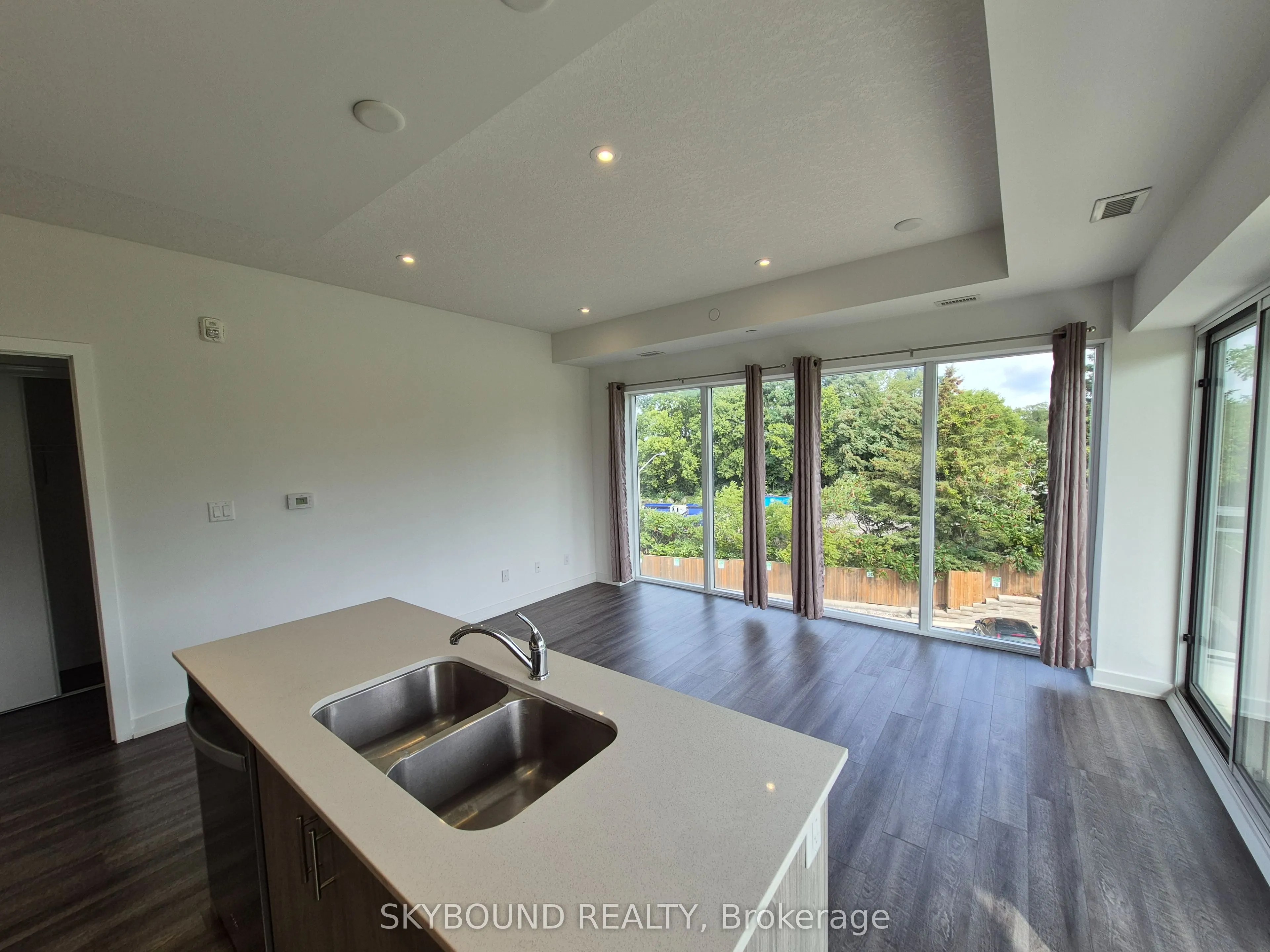 16 Markle Crescent, #301