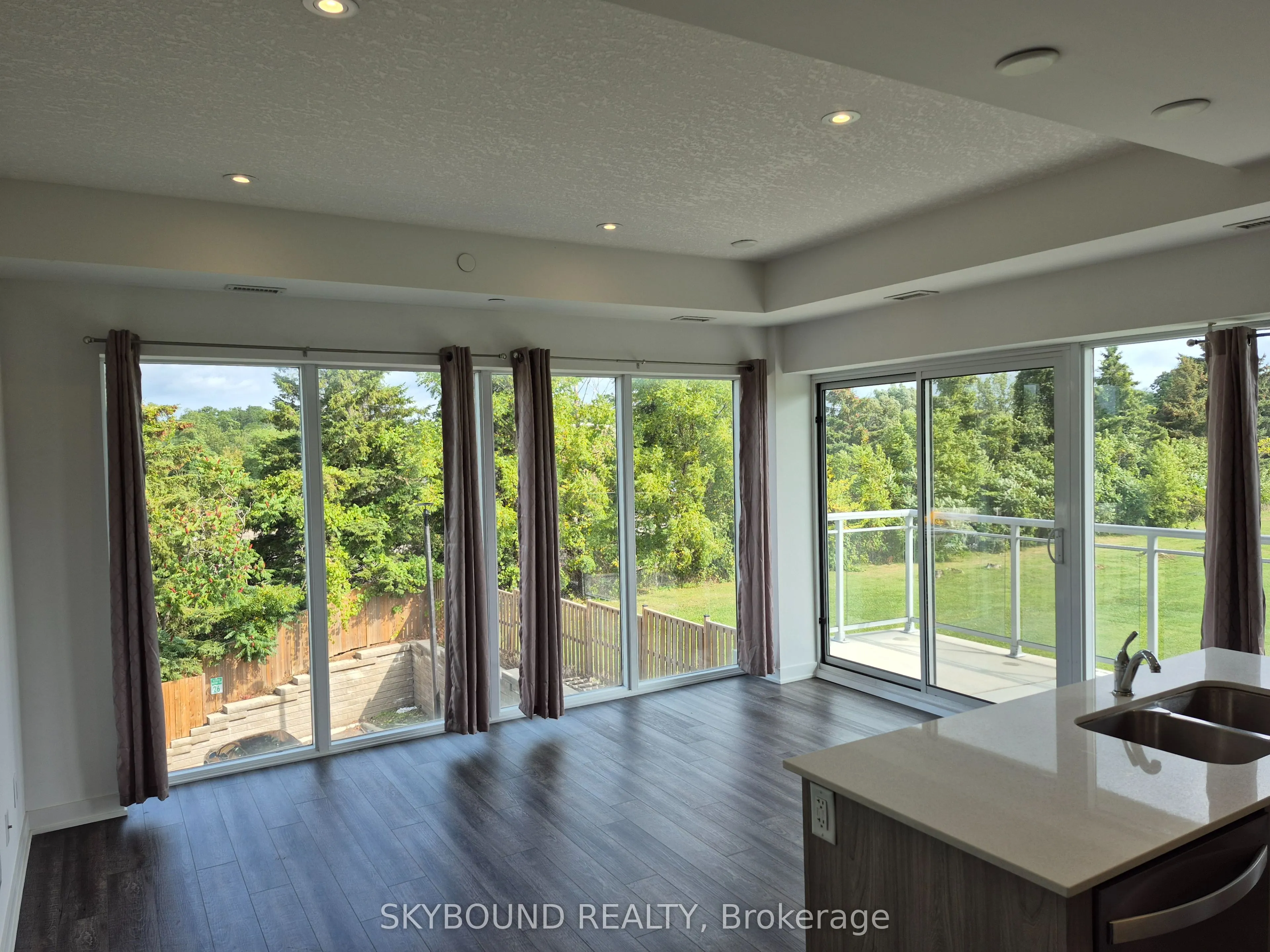 16 Markle Crescent, #301