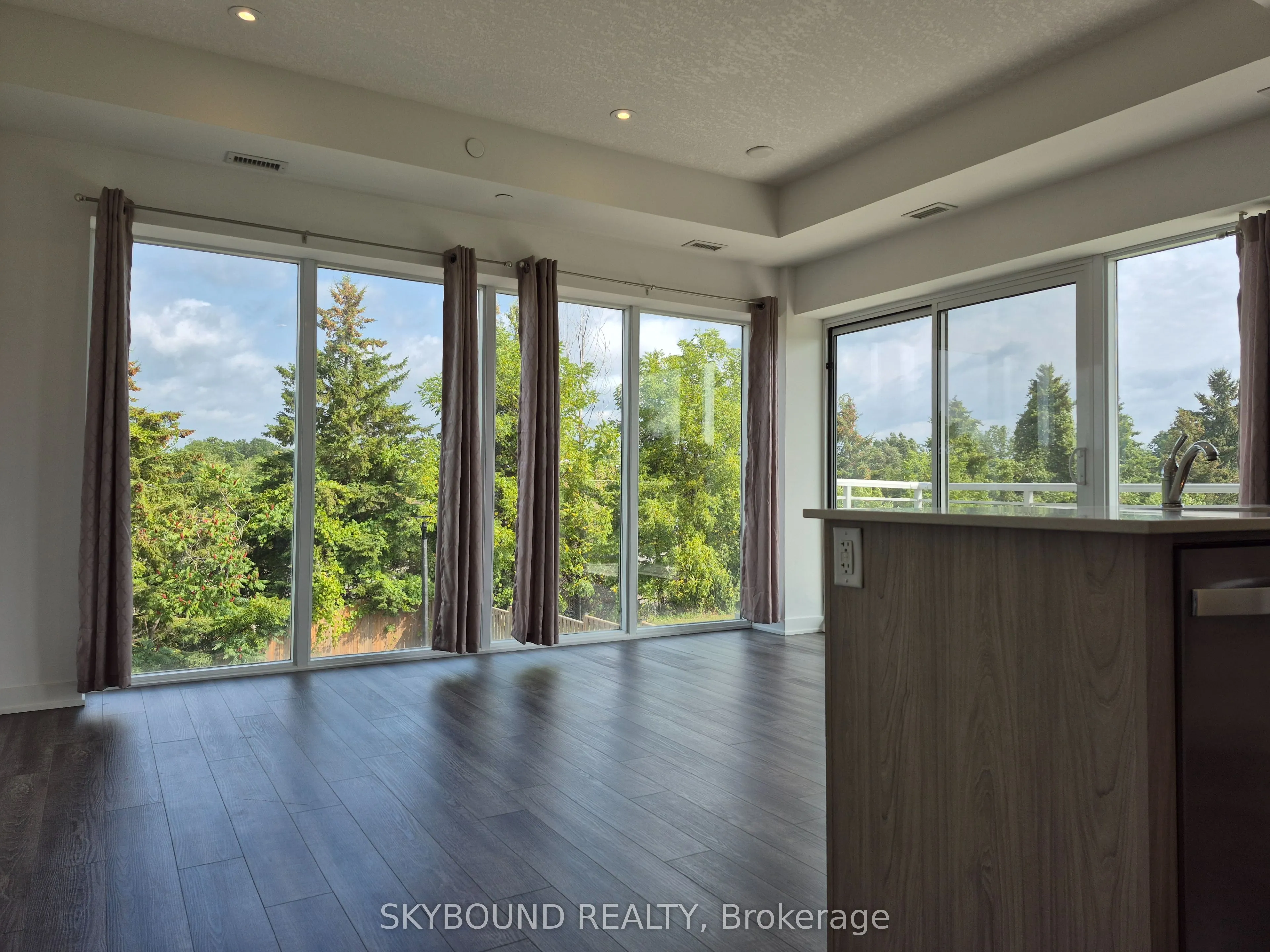 16 Markle Crescent, #301