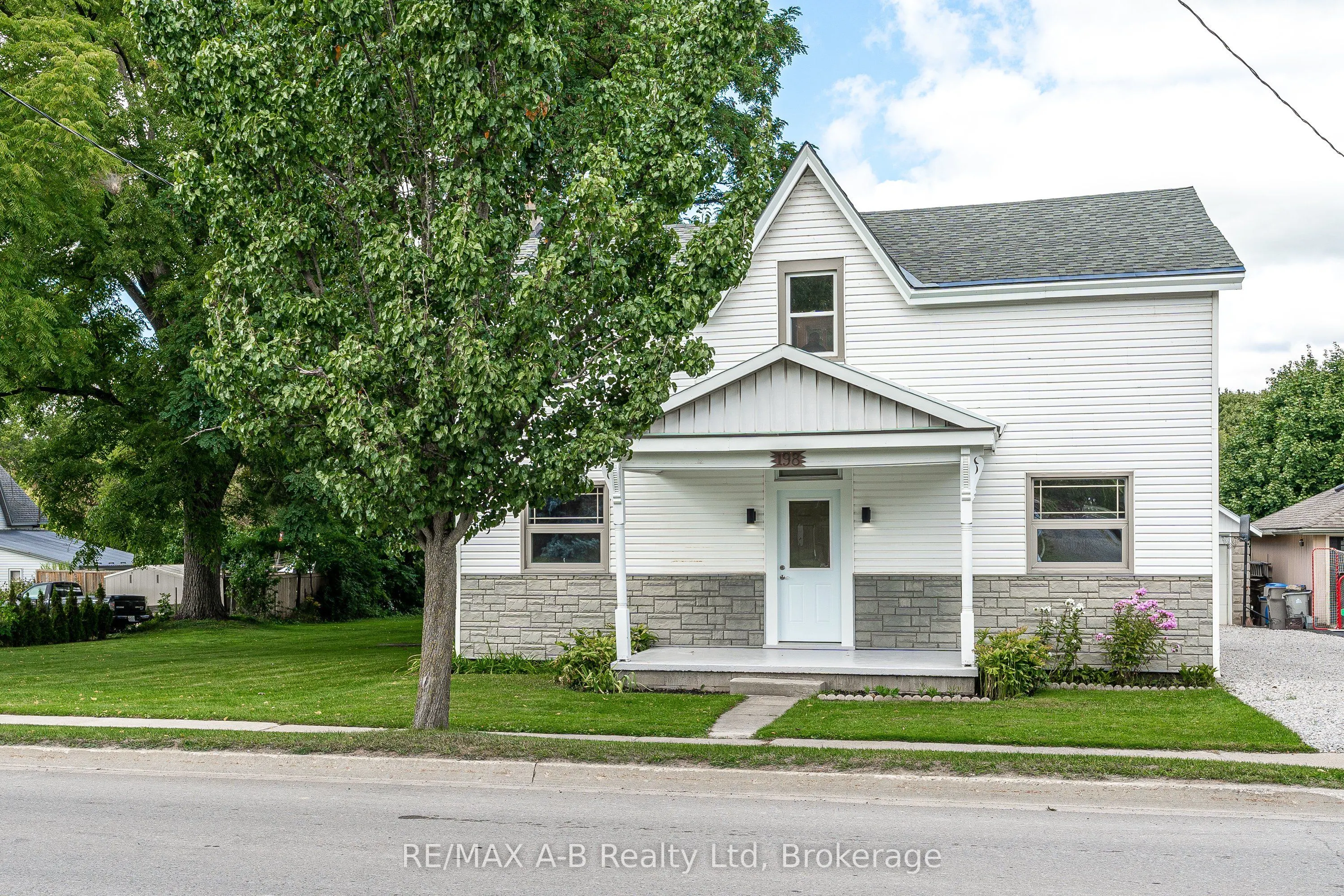 198 WATER Street S