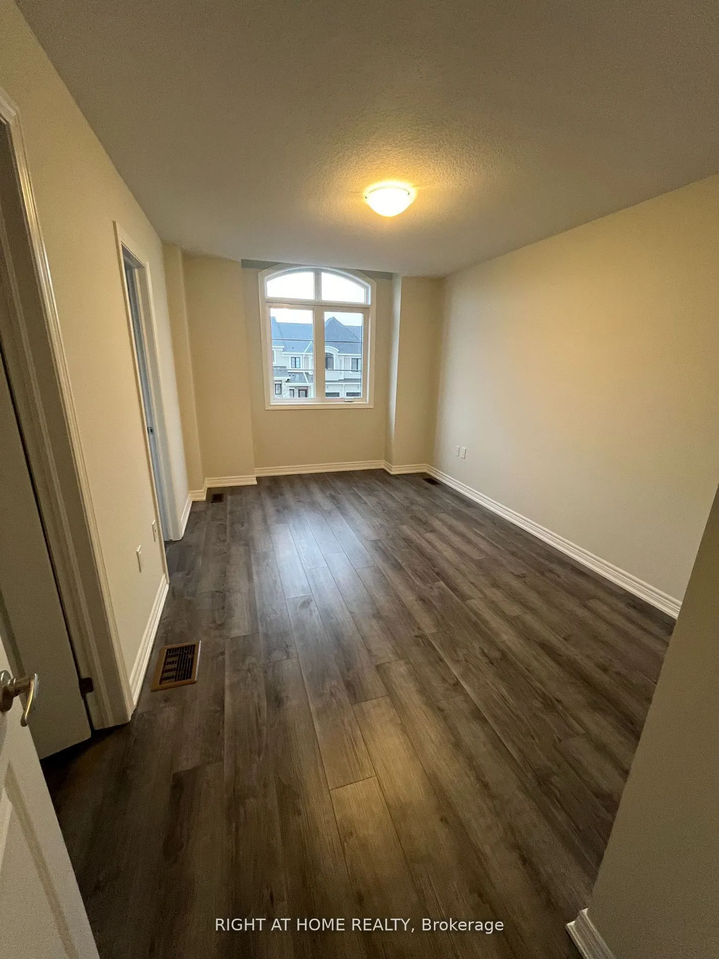 141 Aquasanta Crescent