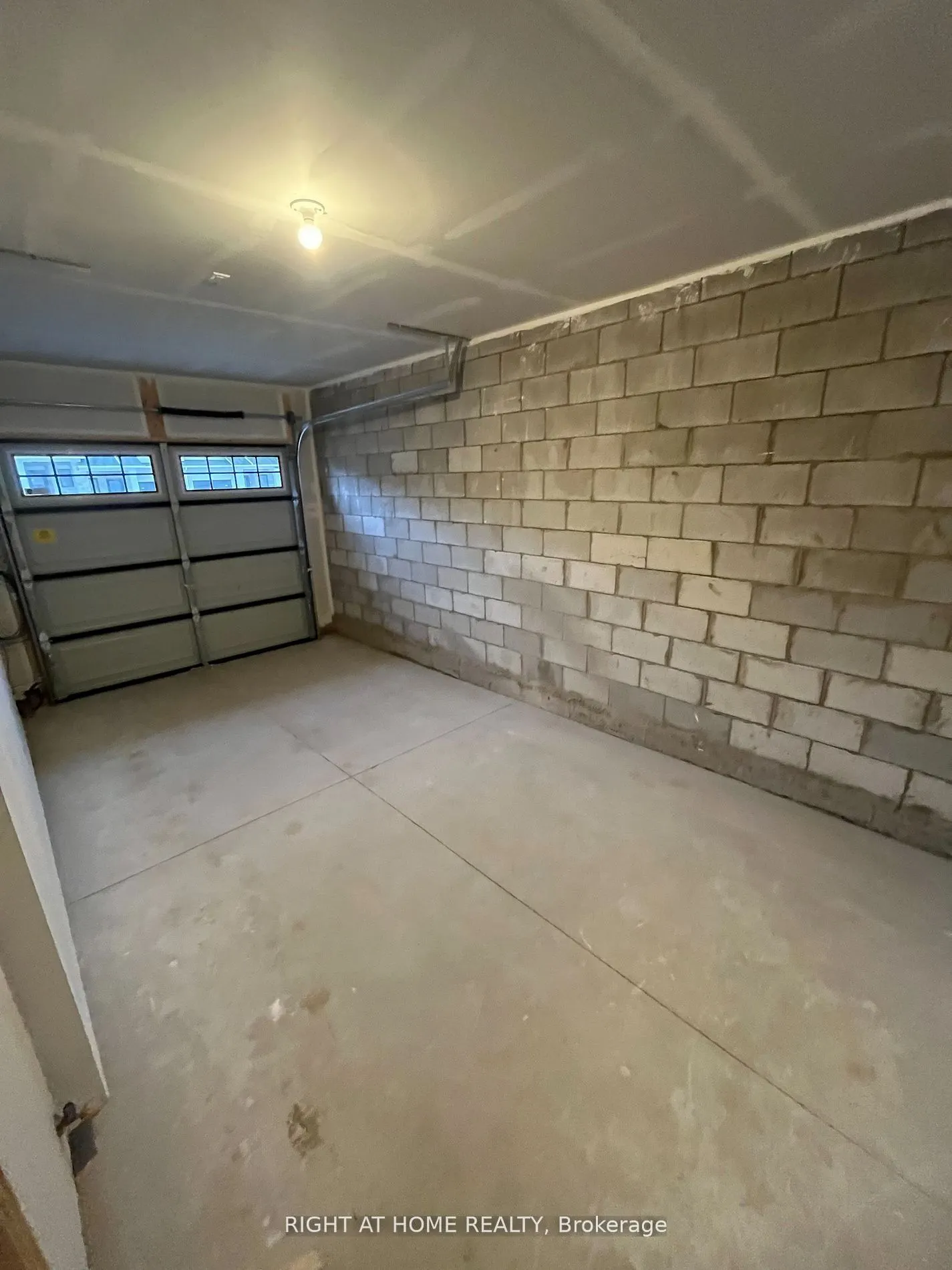 141 Aquasanta Crescent