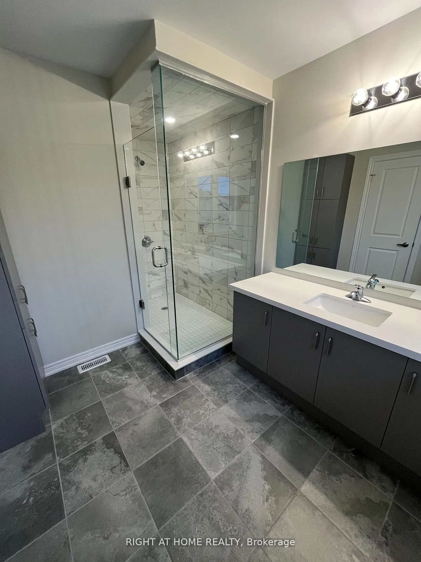 141 Aquasanta Crescent