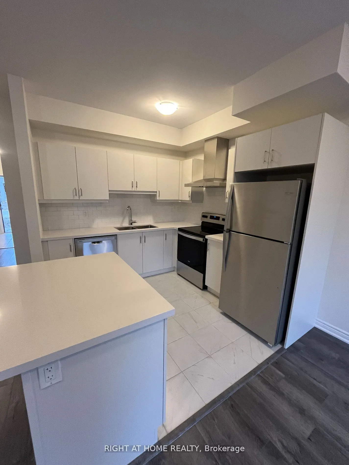 141 Aquasanta Crescent