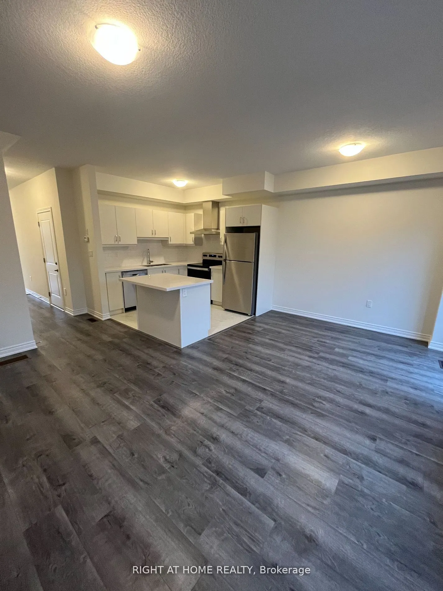 141 Aquasanta Crescent