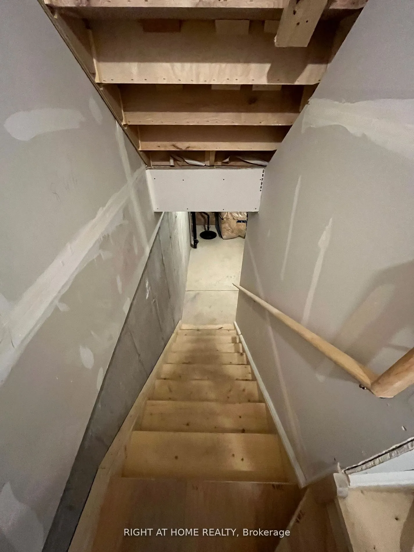 141 Aquasanta Crescent