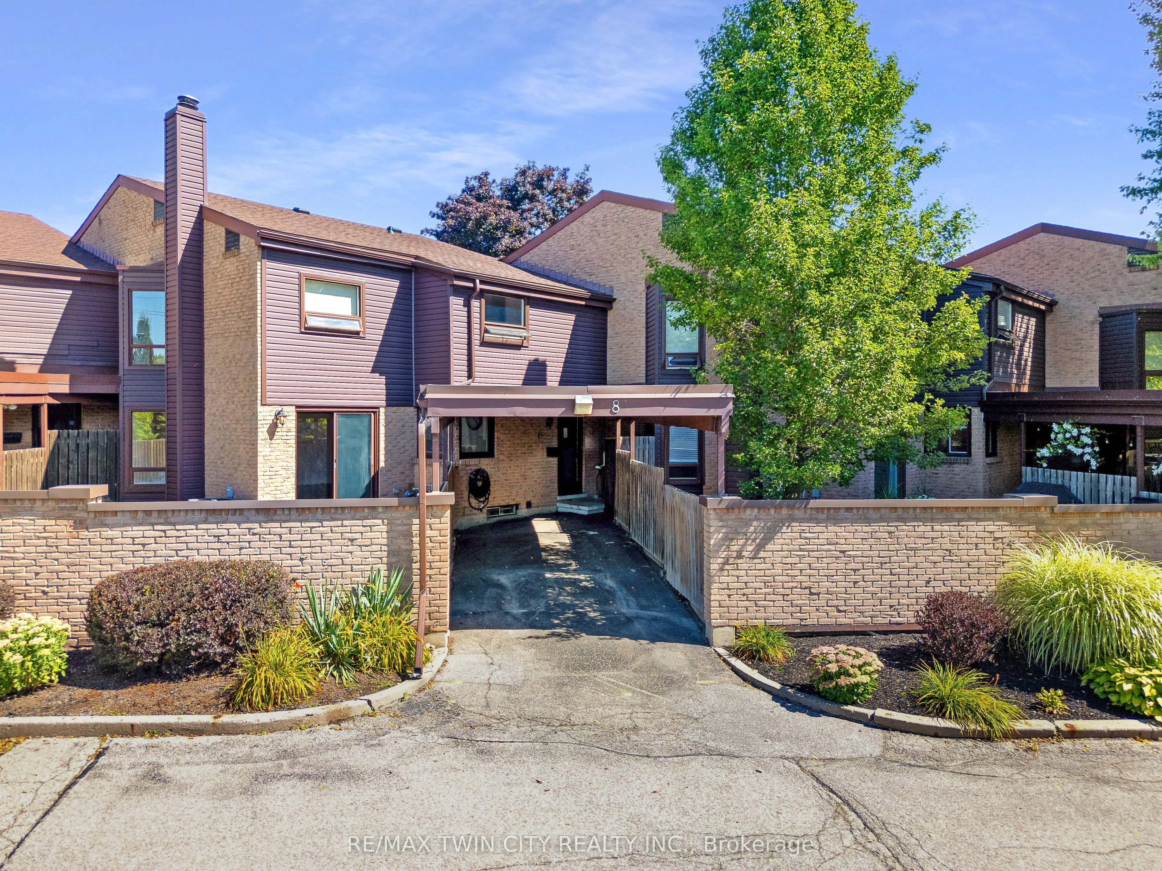 28 Underhill Crescent, #8