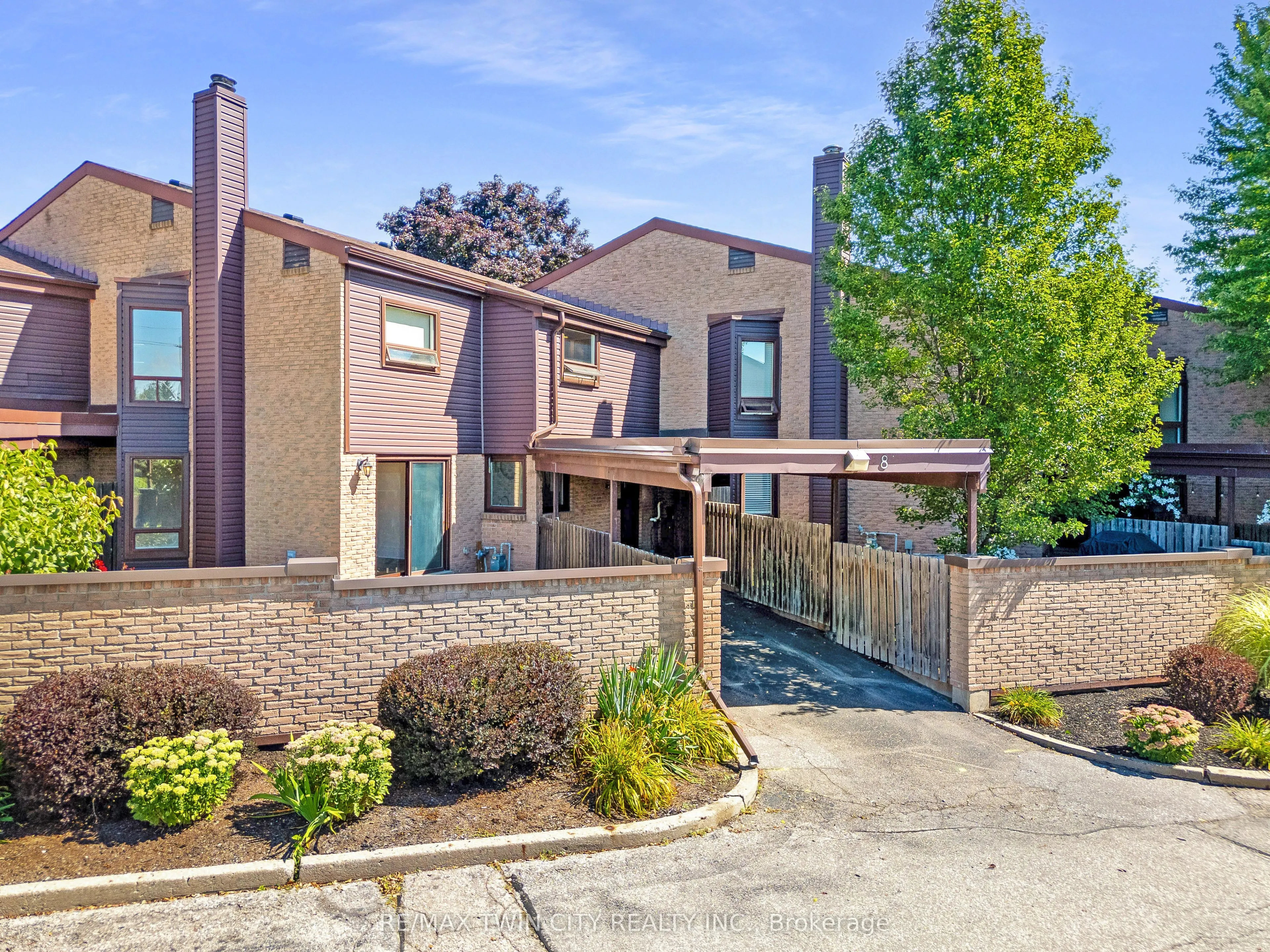 28 Underhill Crescent, #8