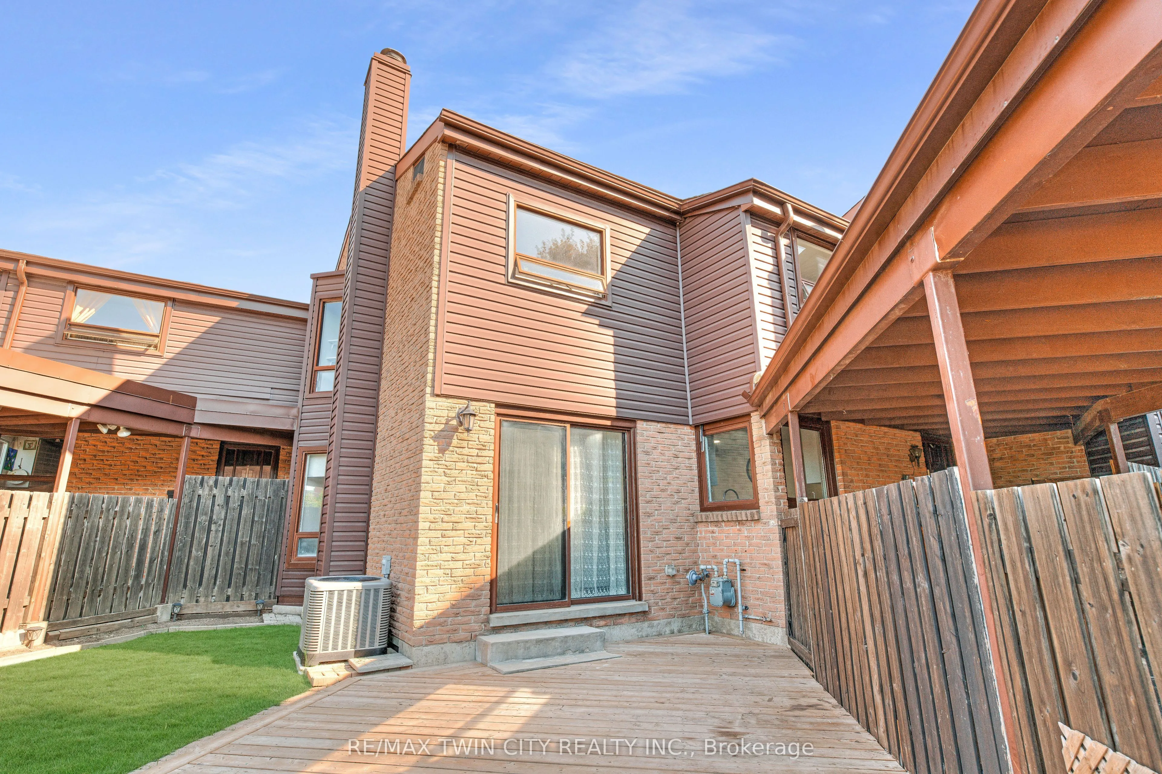 28 Underhill Crescent, #8