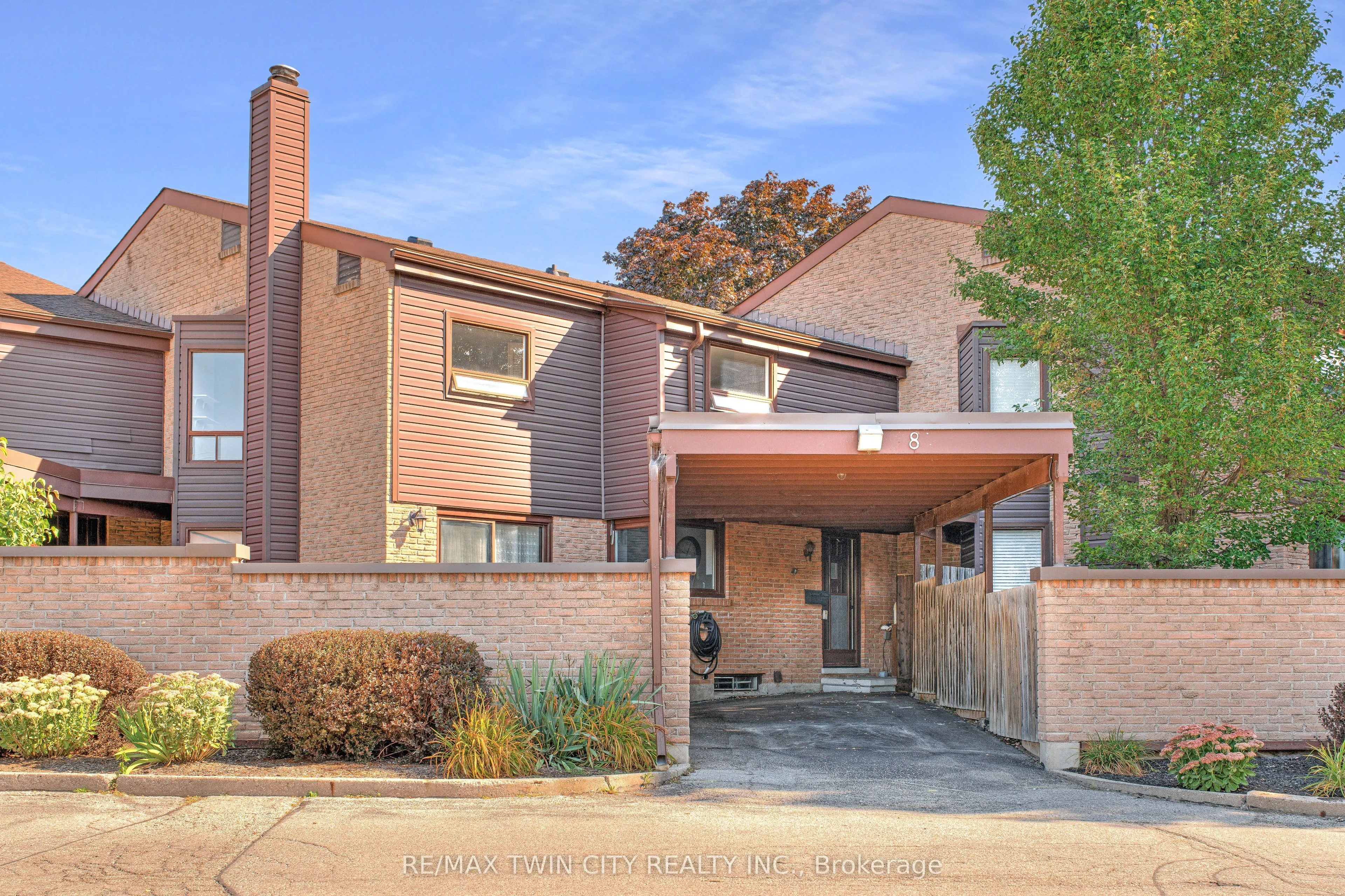 28 Underhill Crescent, #8