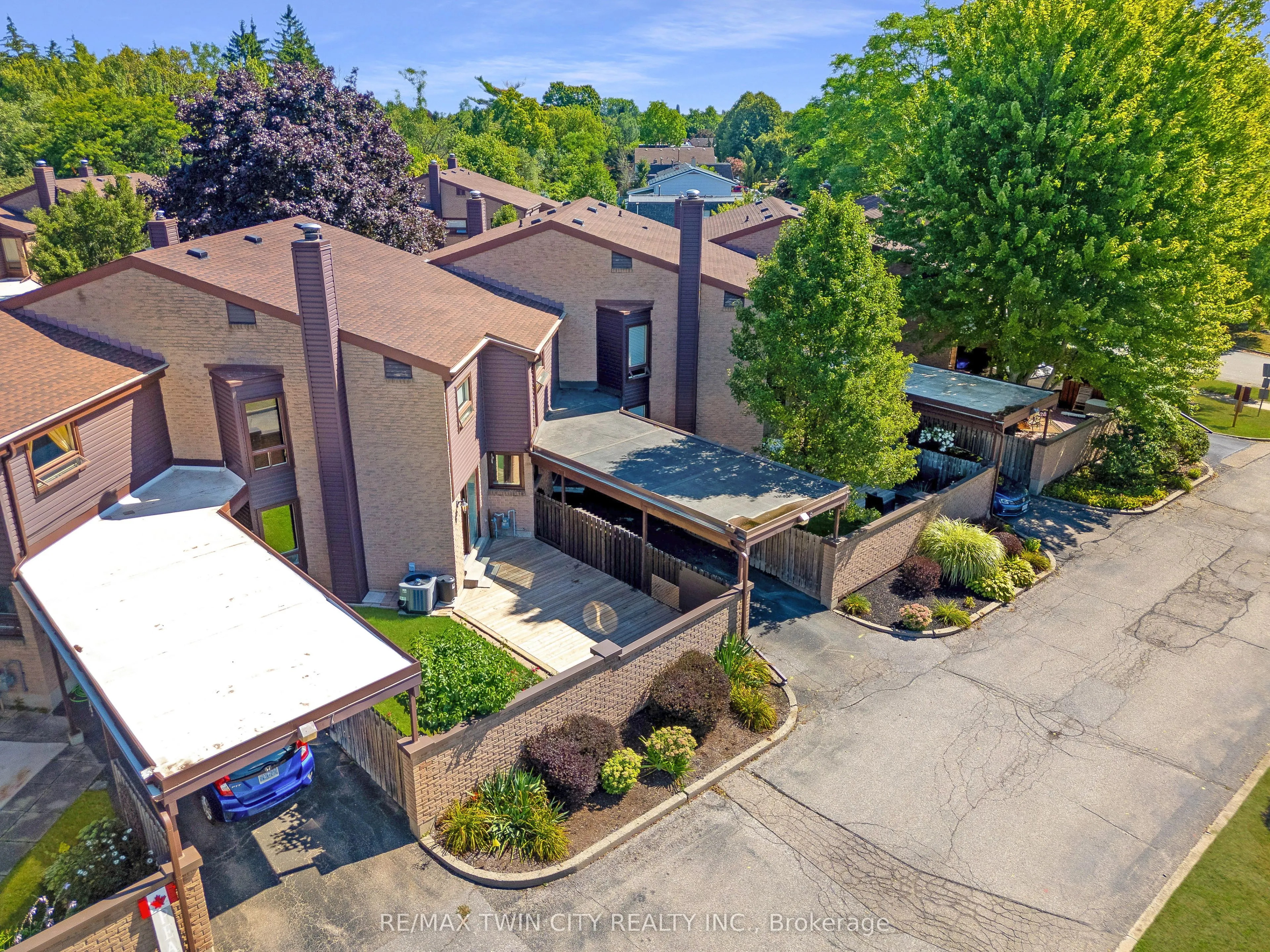 28 Underhill Crescent, #8