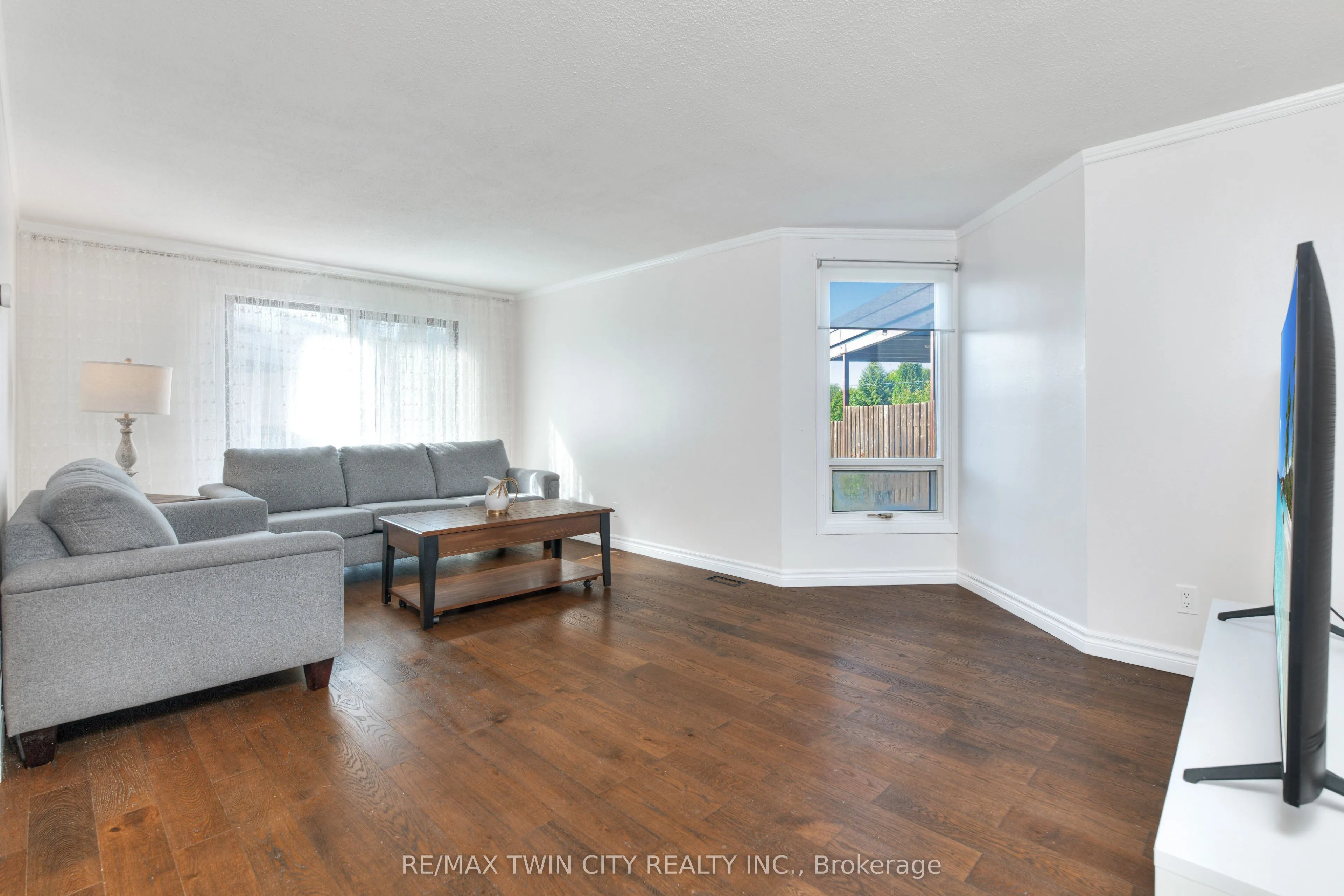 28 Underhill Crescent, #8