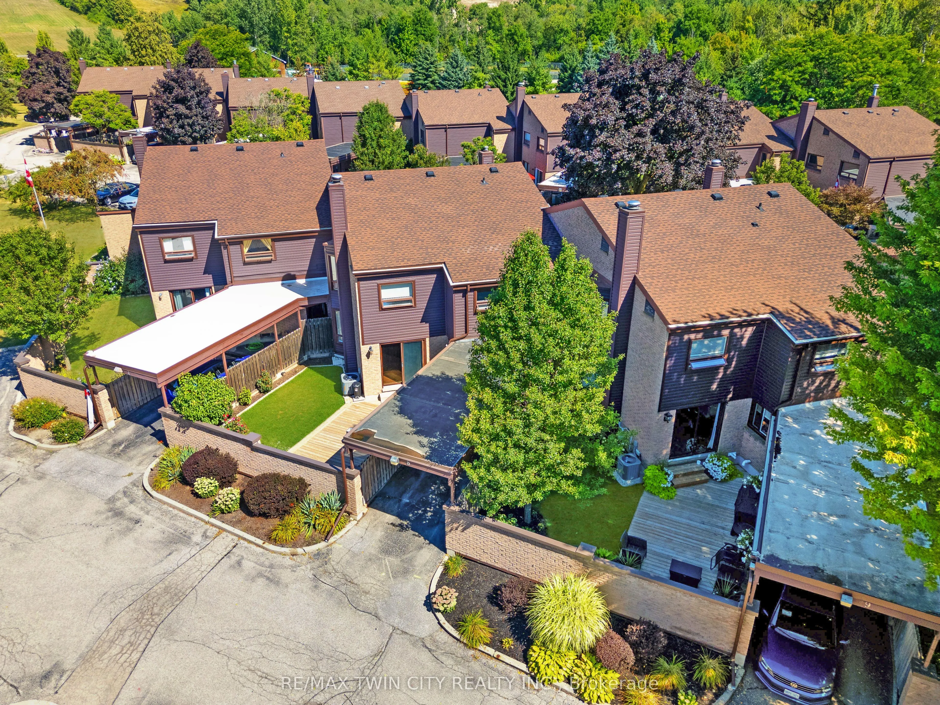 28 Underhill Crescent, #8