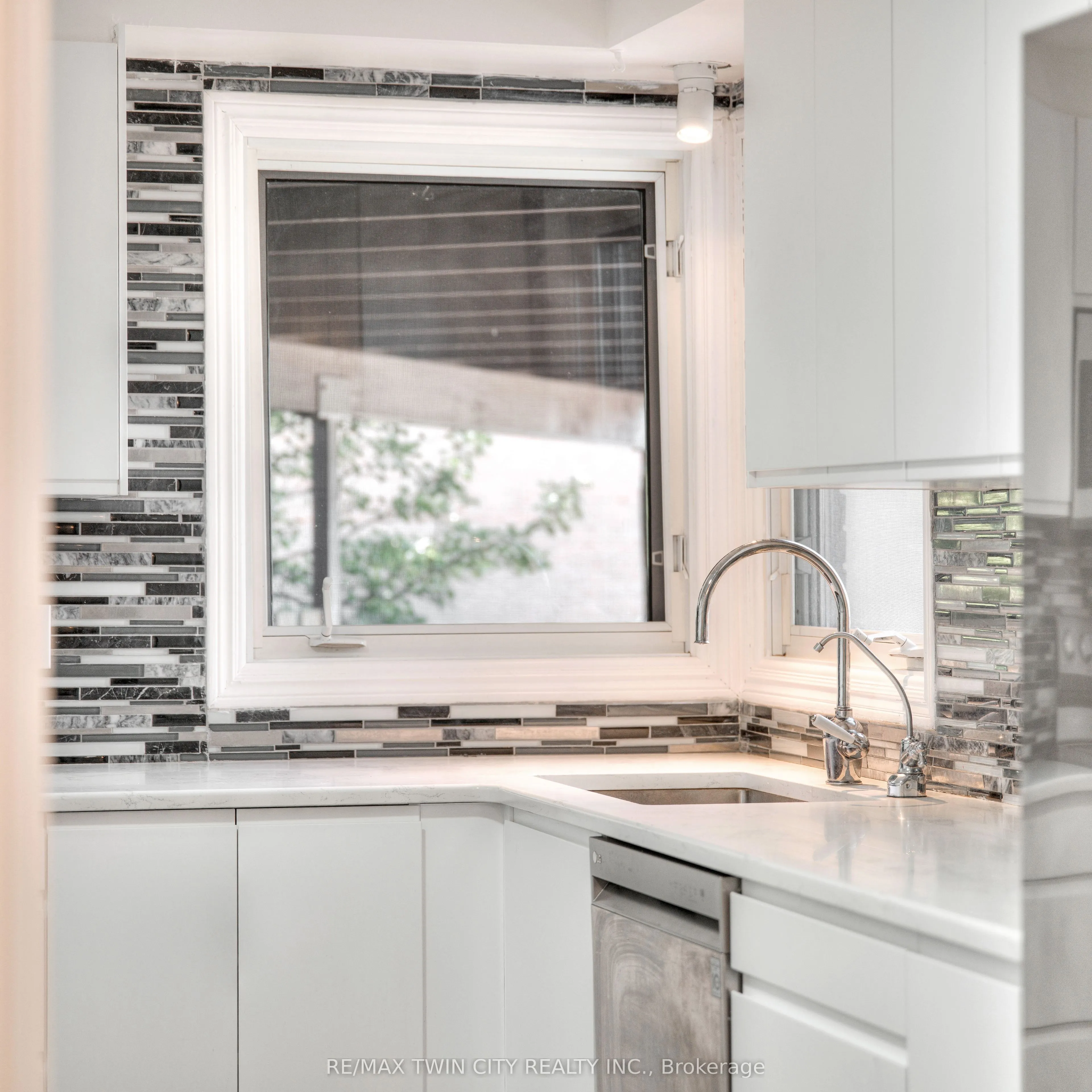 28 Underhill Crescent, #8
