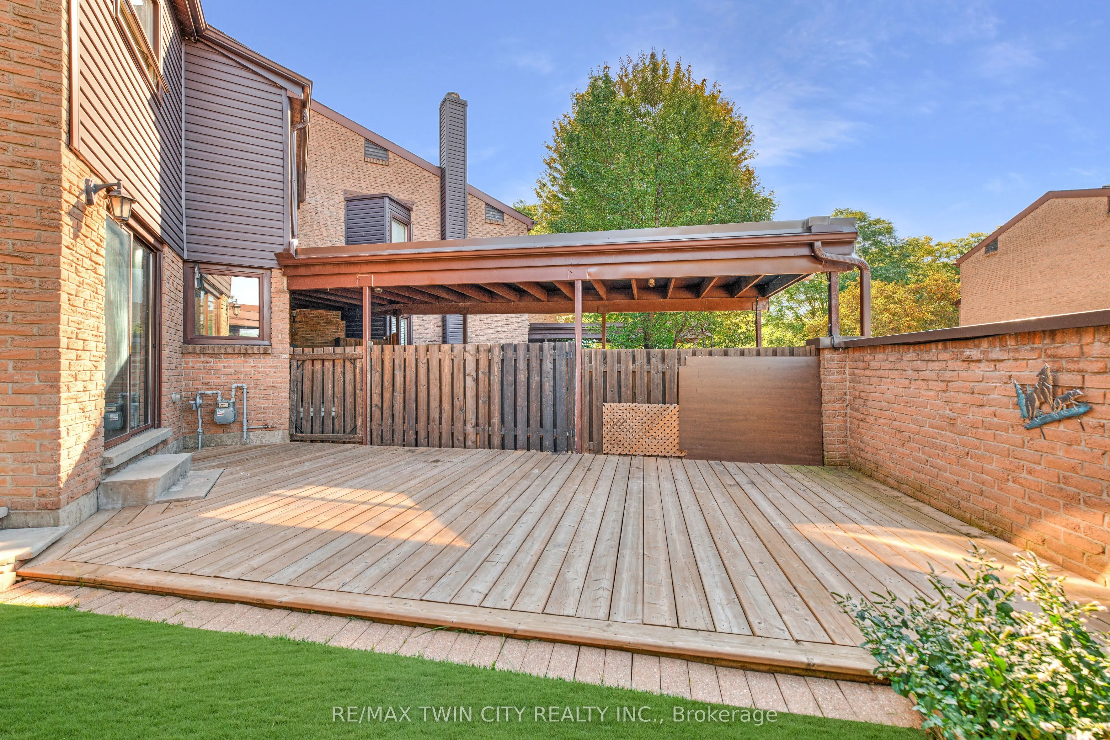 28 Underhill Crescent, #8