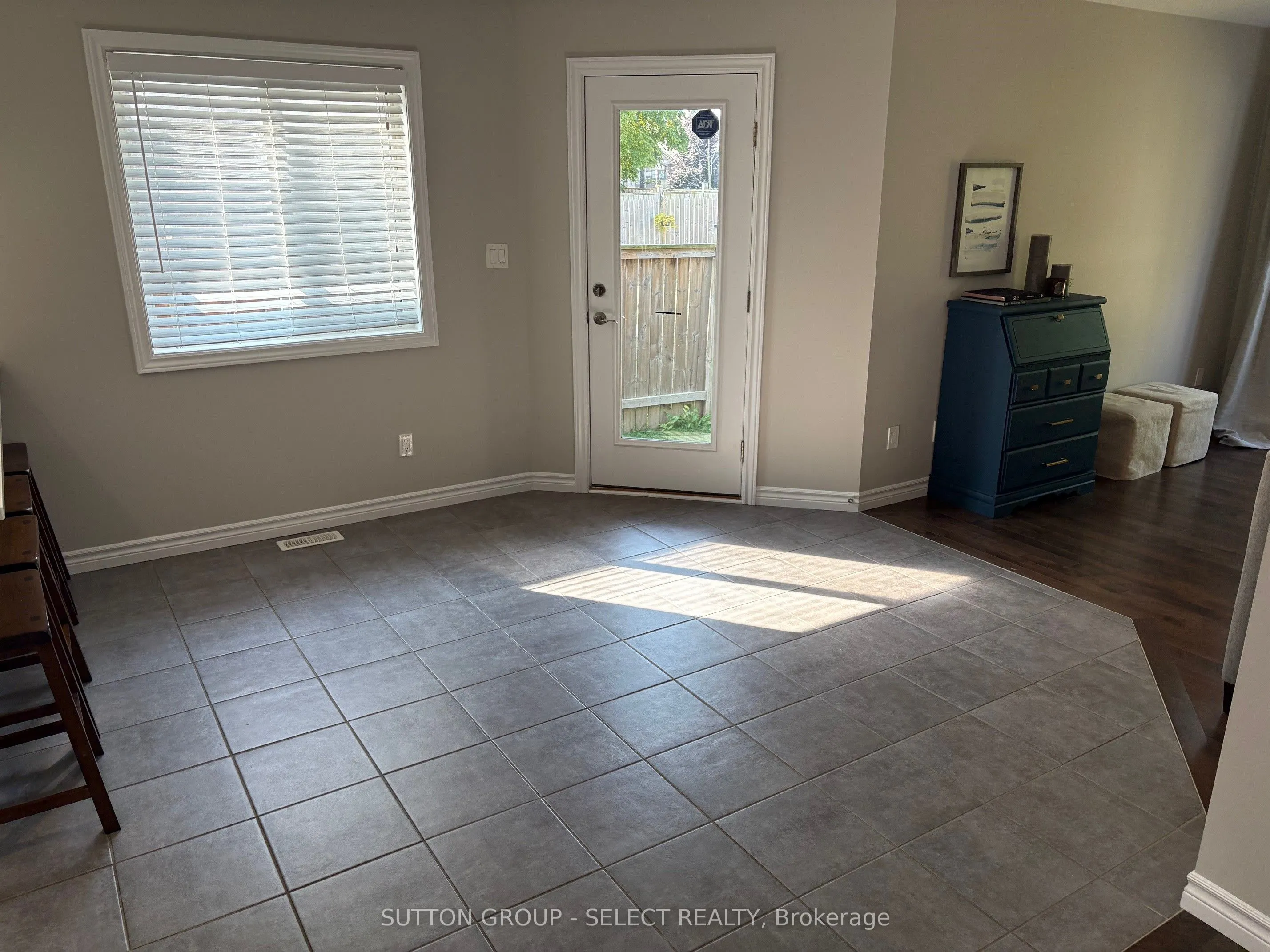 1021 OAKCROSSING Gate