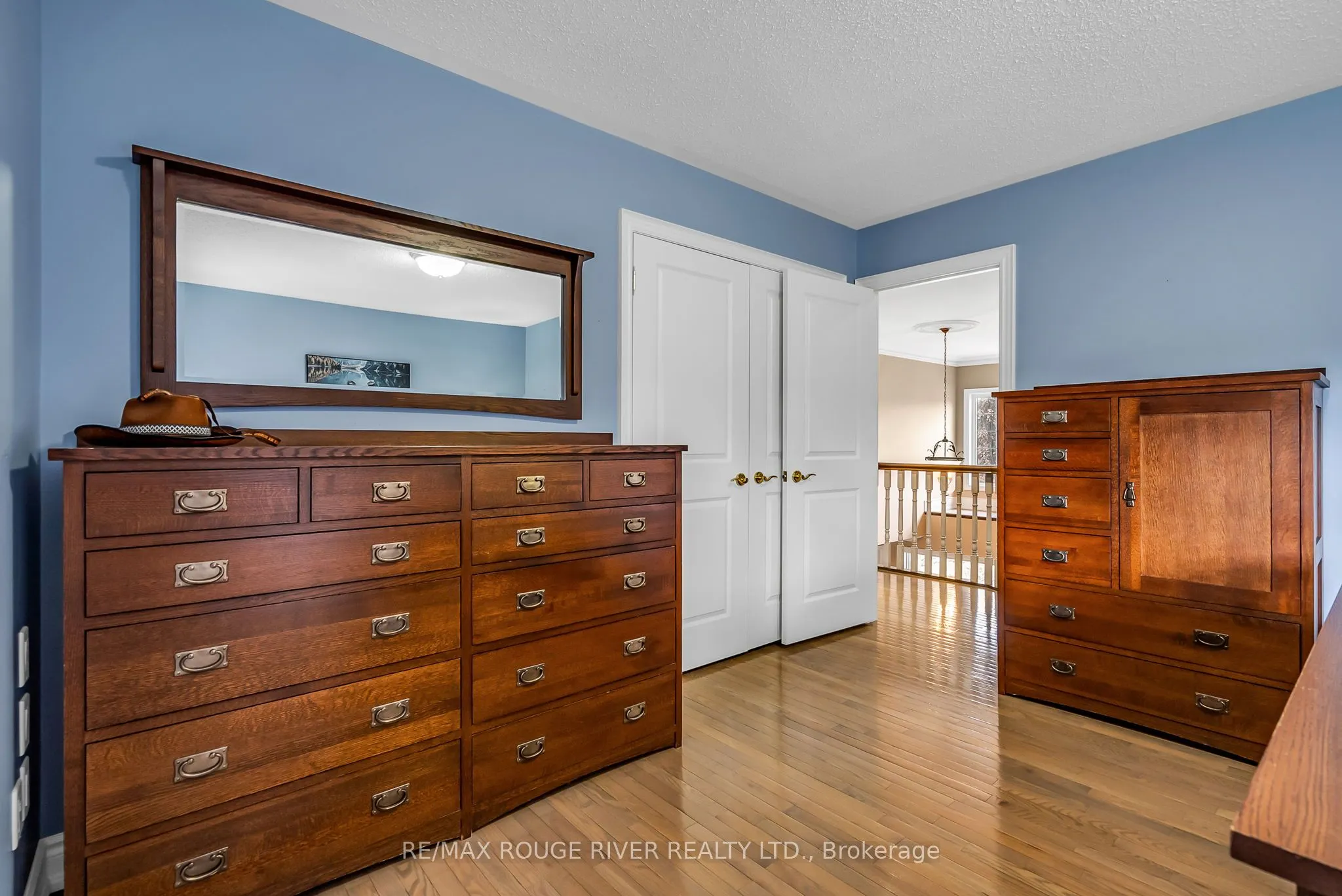 5 LYNDEN Court