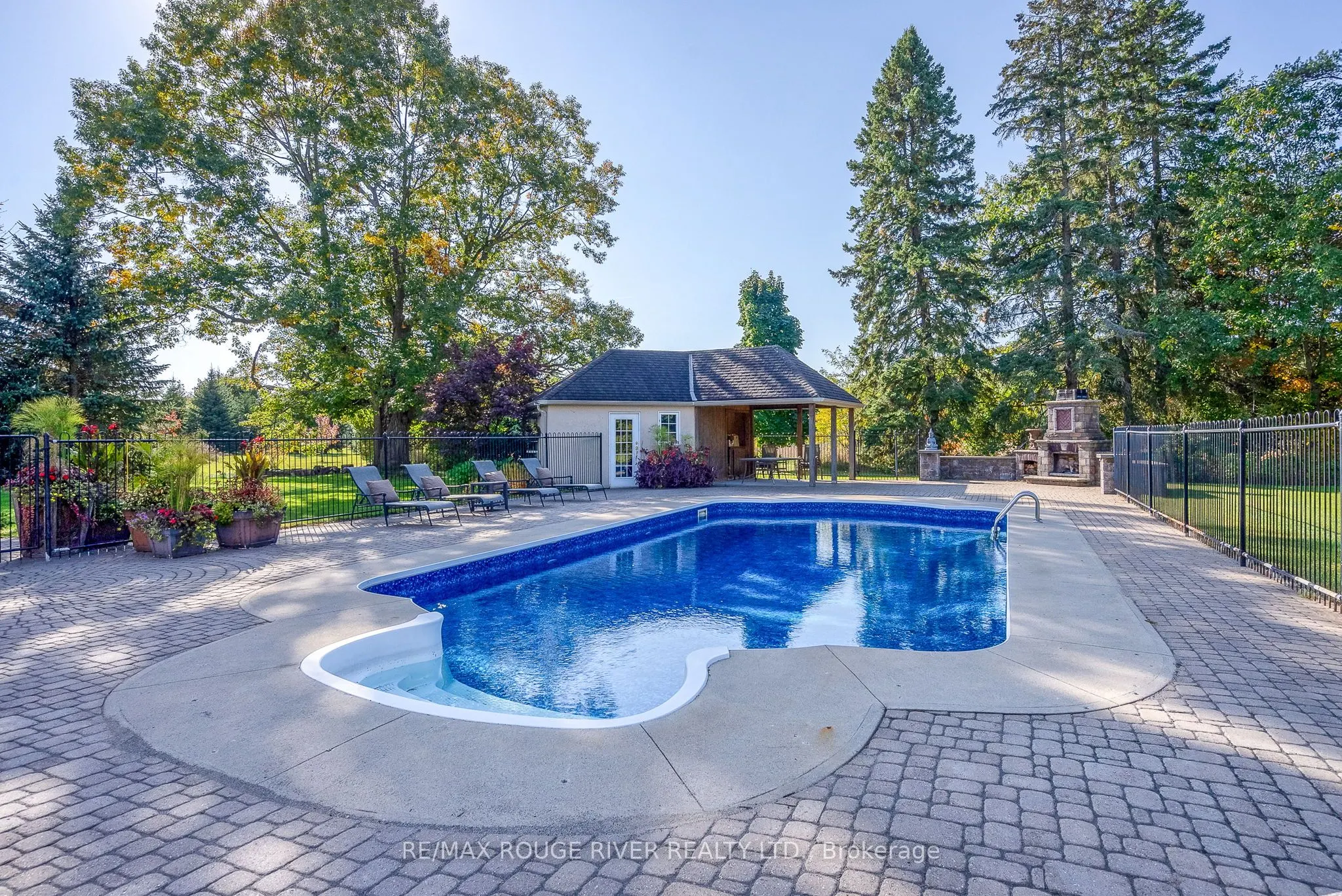 5 LYNDEN Court