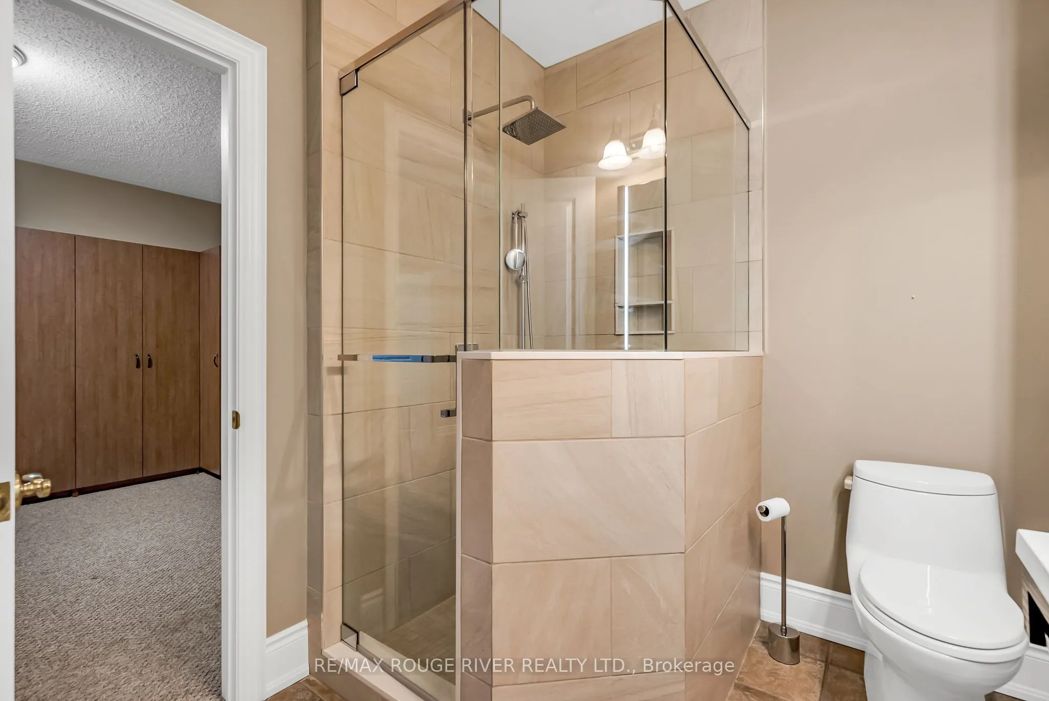 5 LYNDEN Court