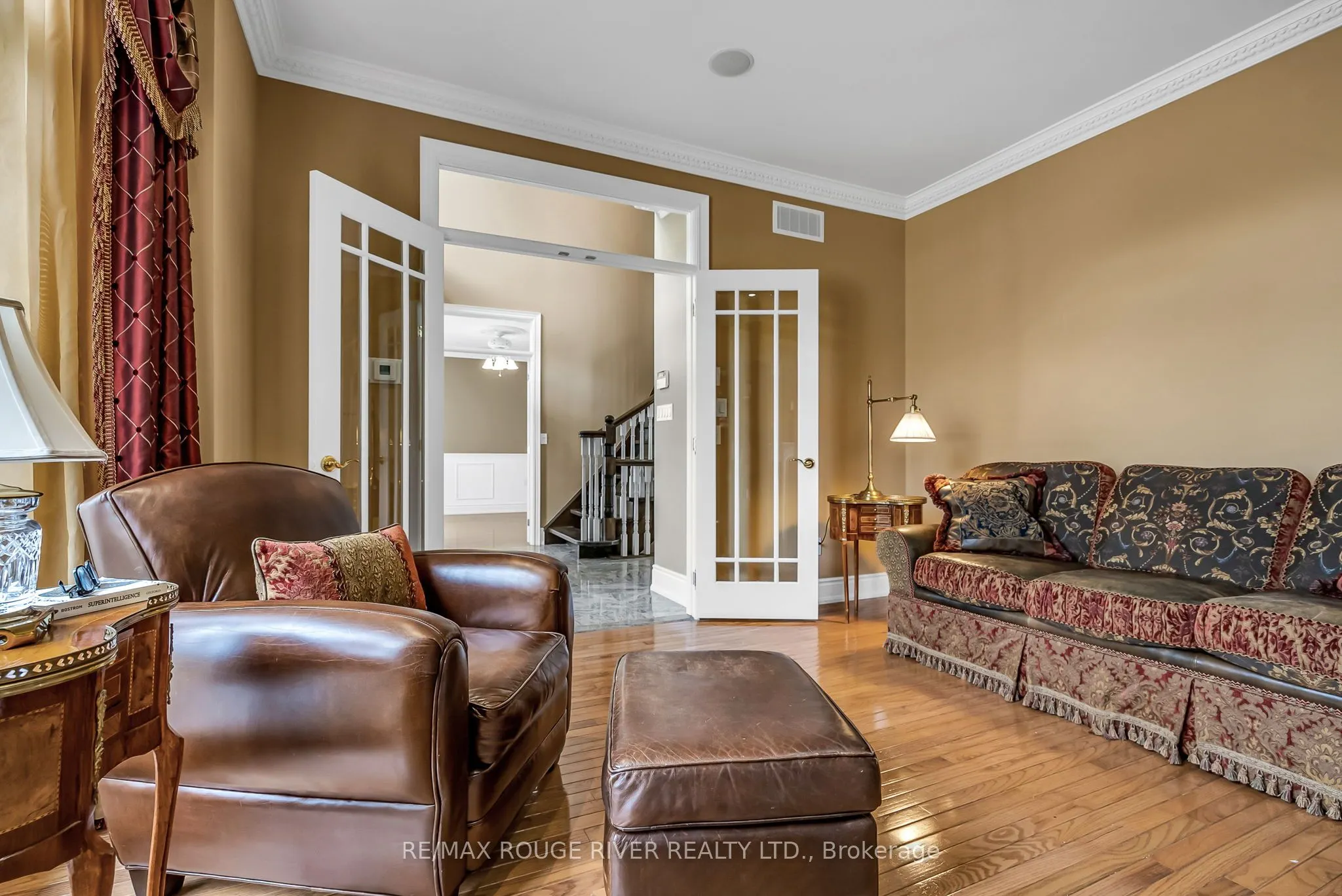 5 LYNDEN Court