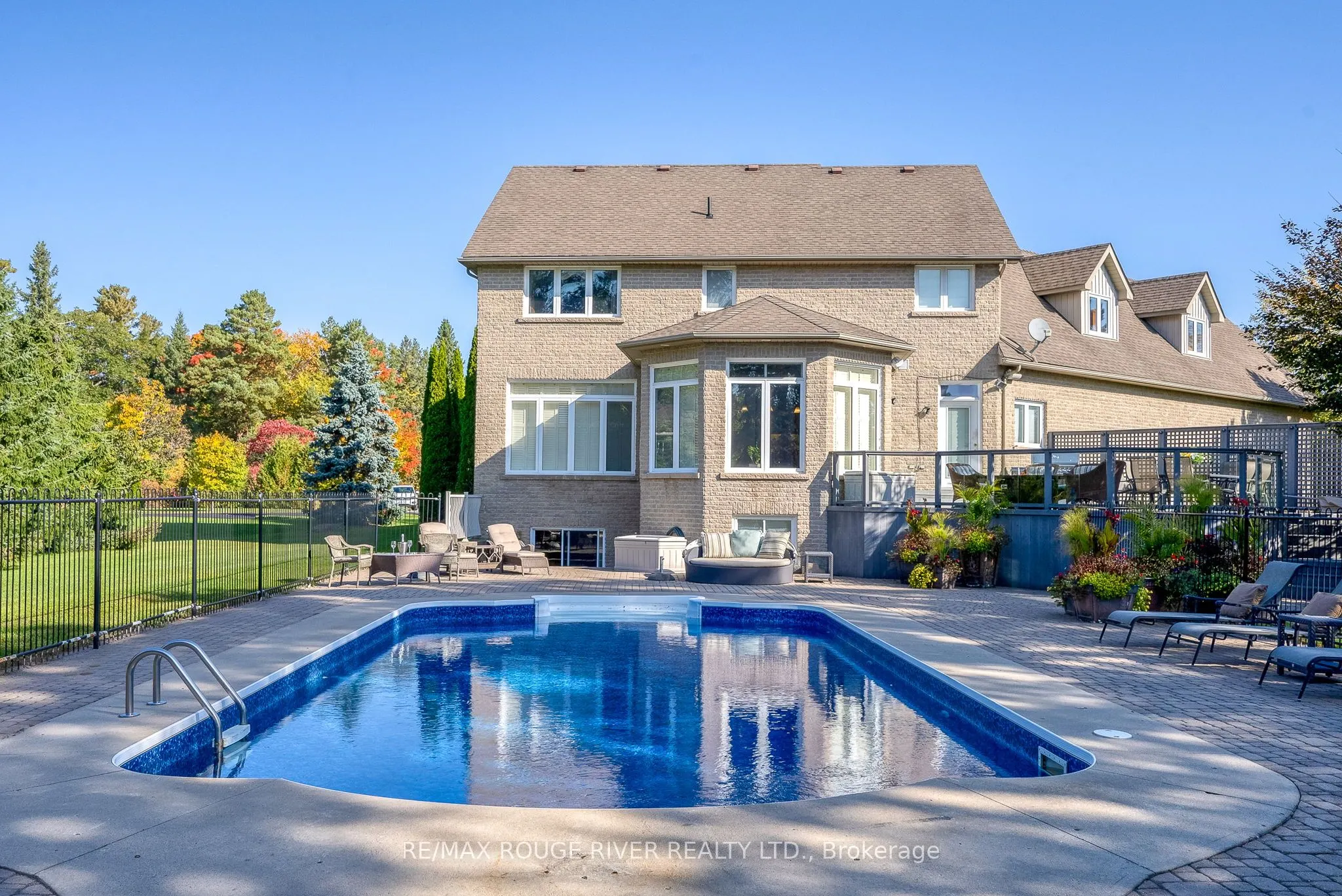 5 LYNDEN Court
