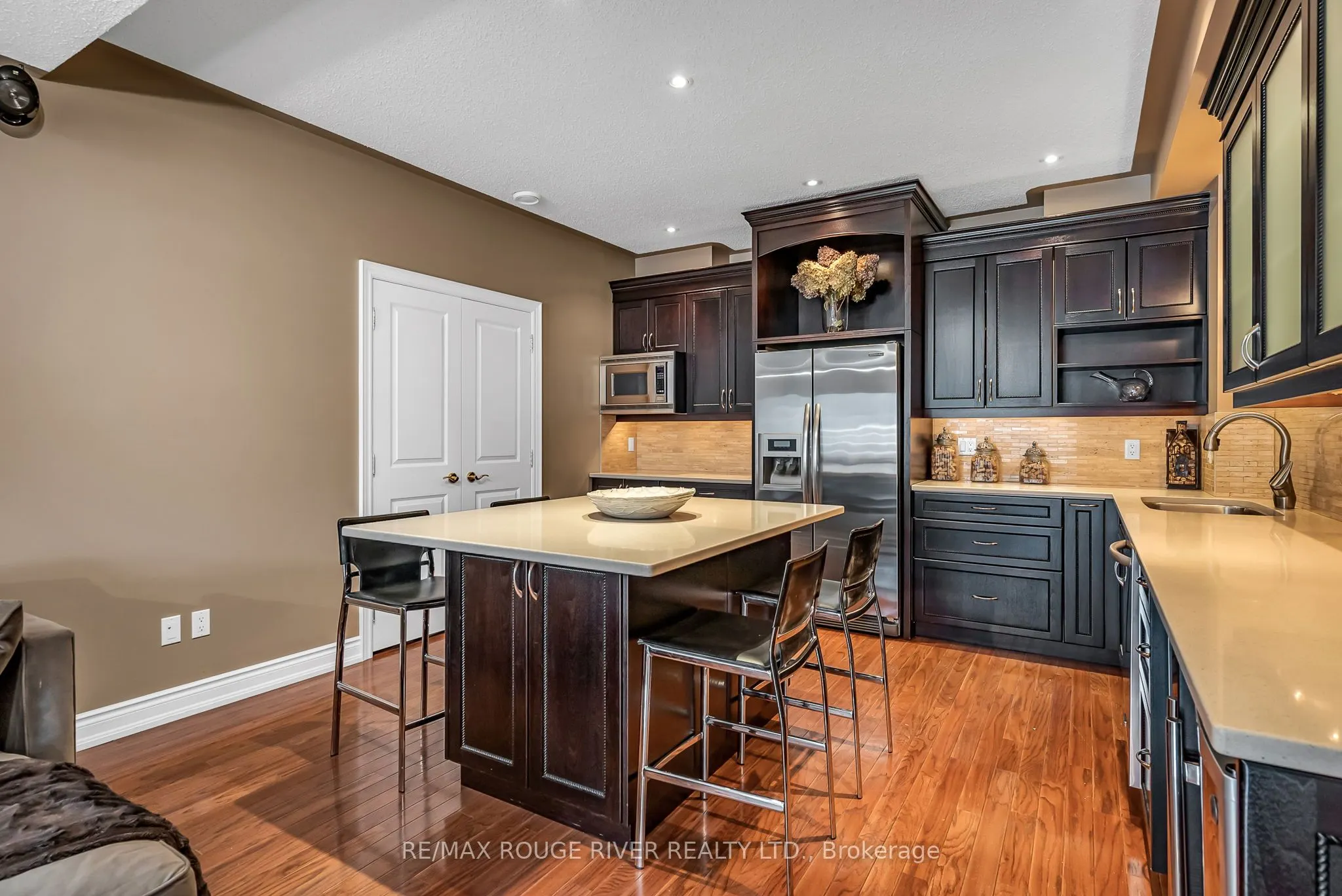 5 LYNDEN Court