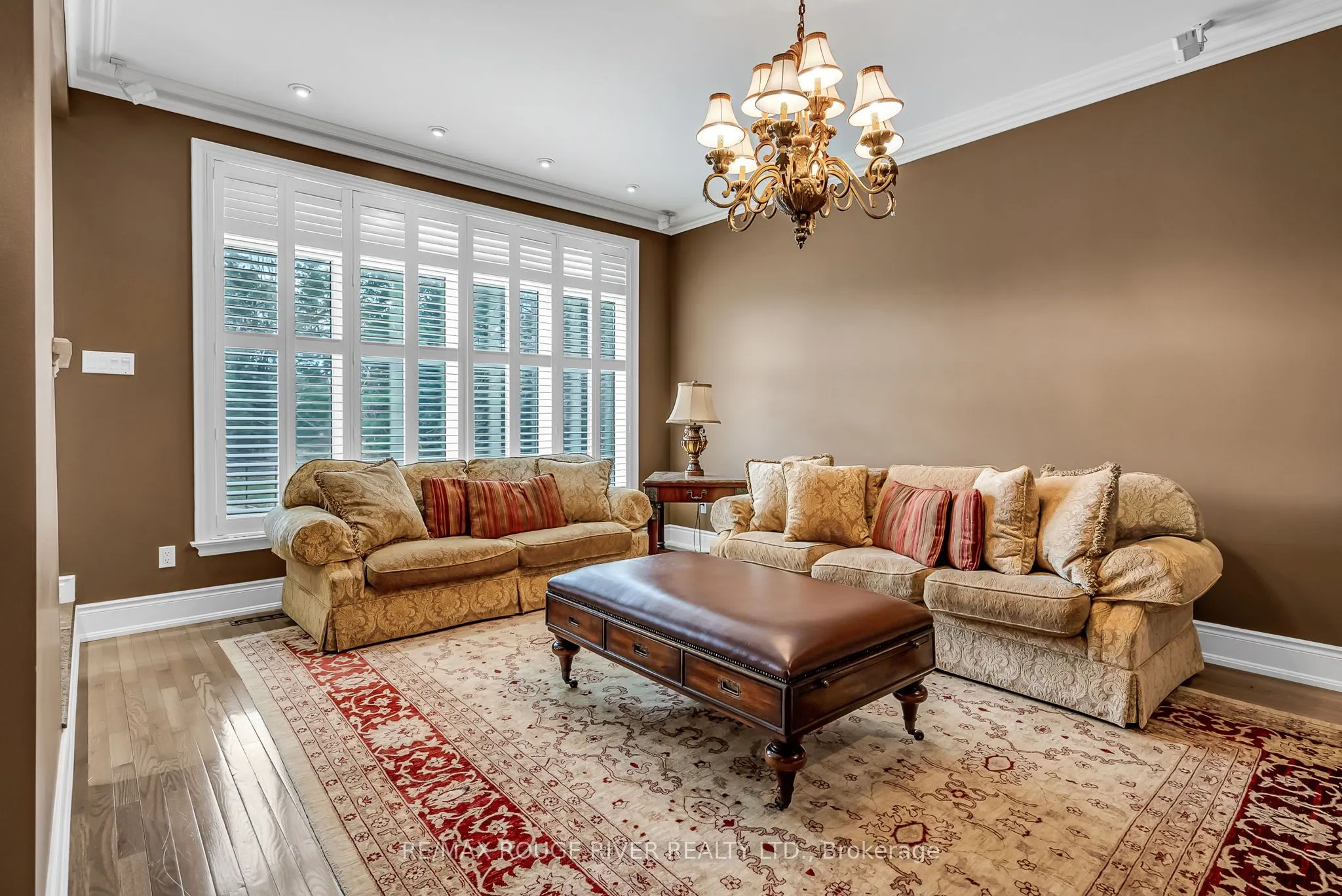 5 LYNDEN Court