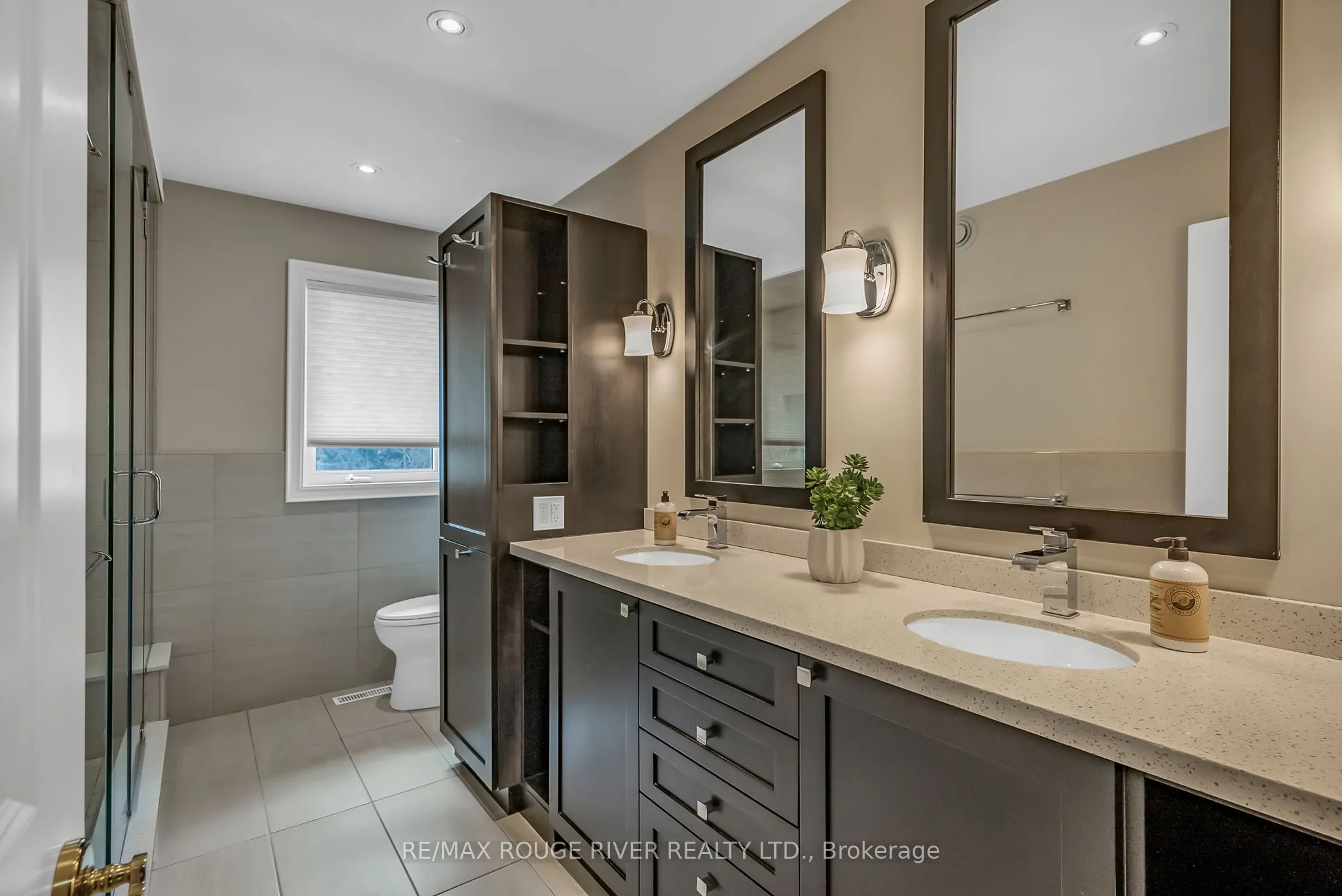 5 LYNDEN Court