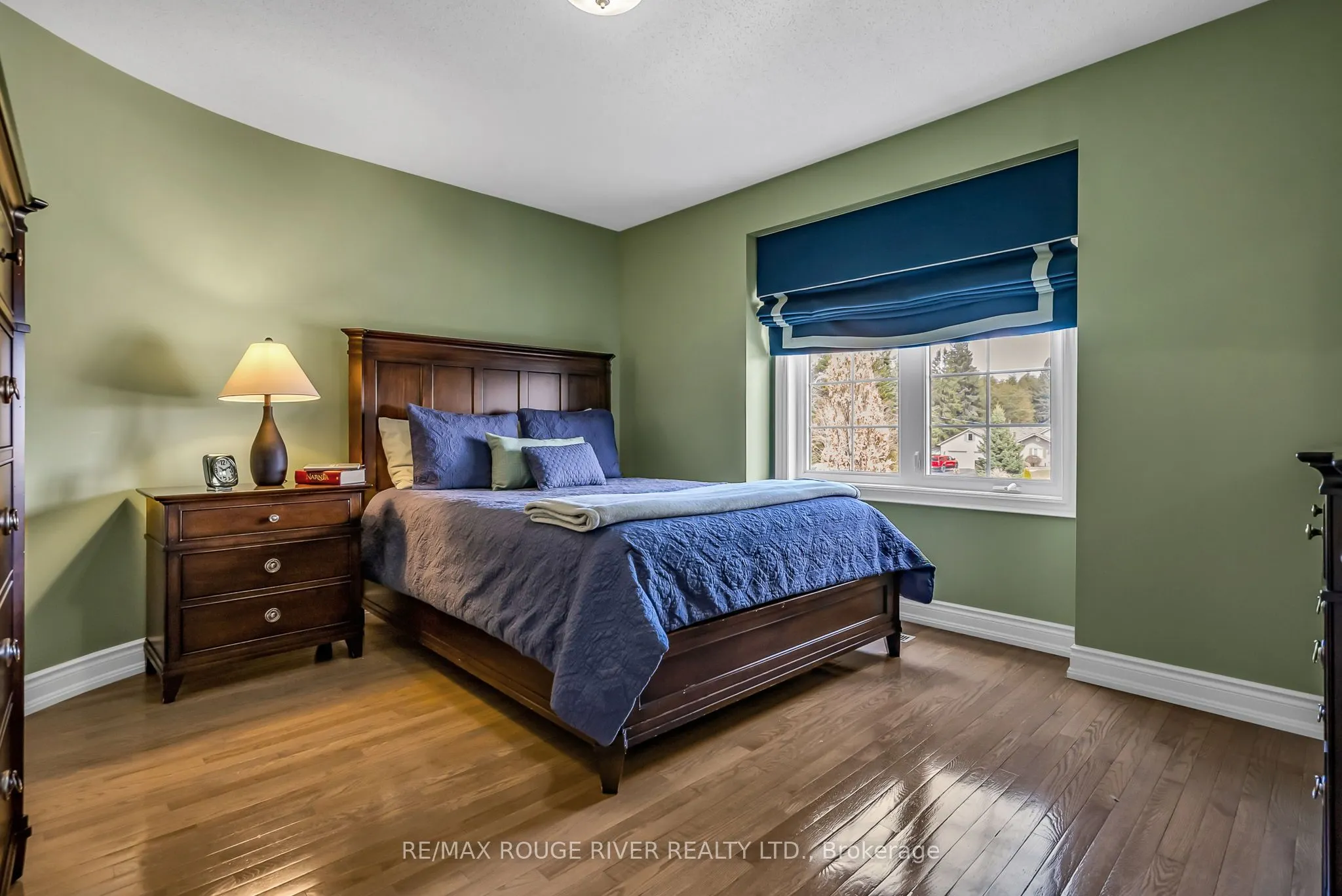 5 LYNDEN Court