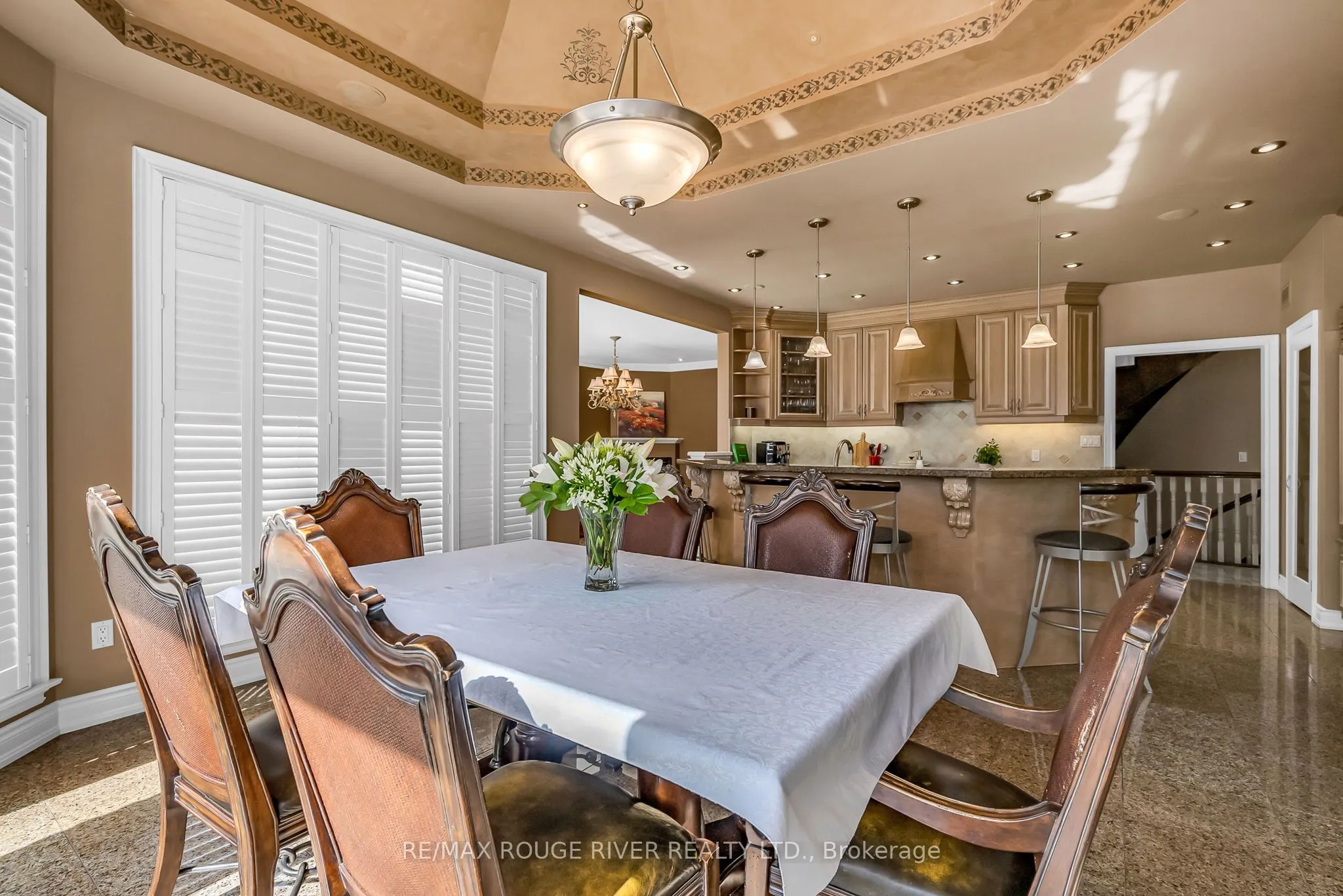 5 LYNDEN Court