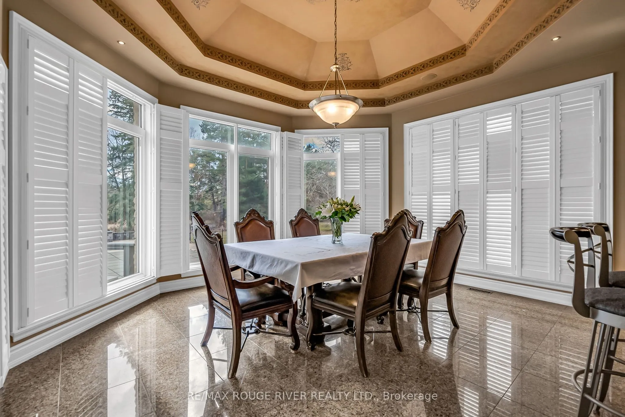 5 LYNDEN Court