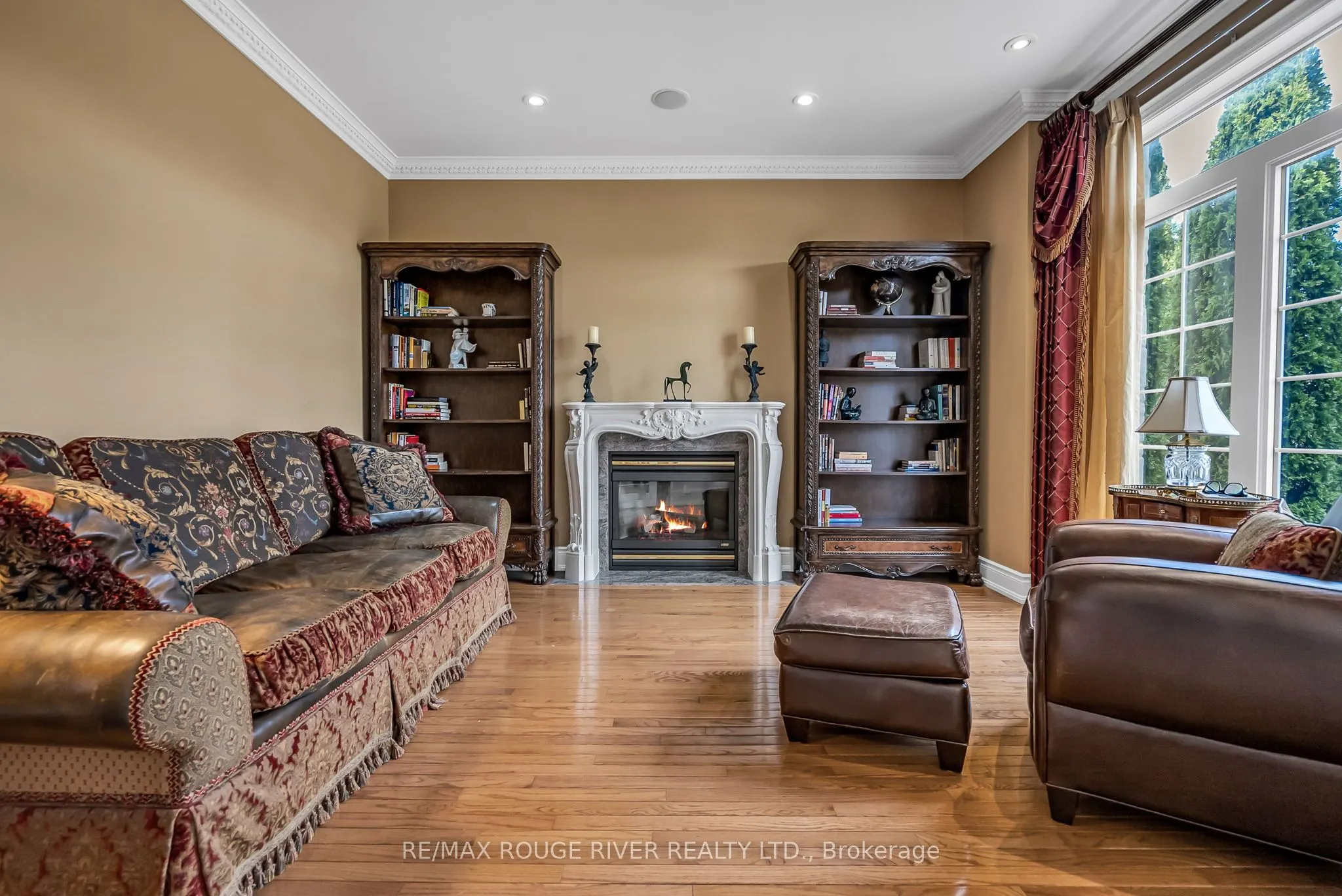 5 LYNDEN Court