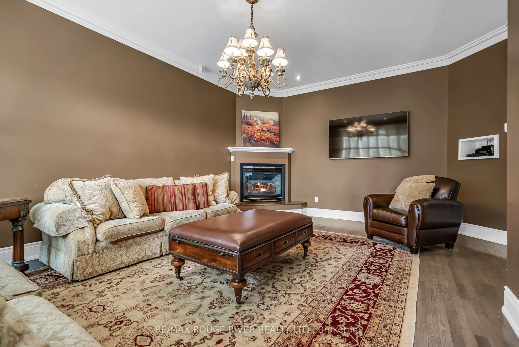 5 LYNDEN Court