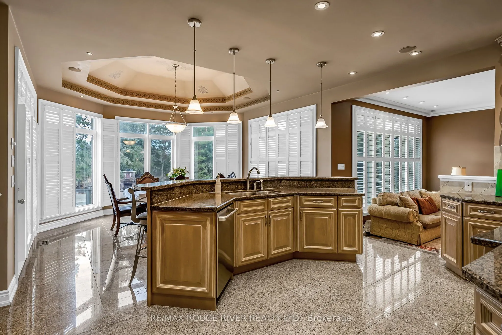 5 LYNDEN Court
