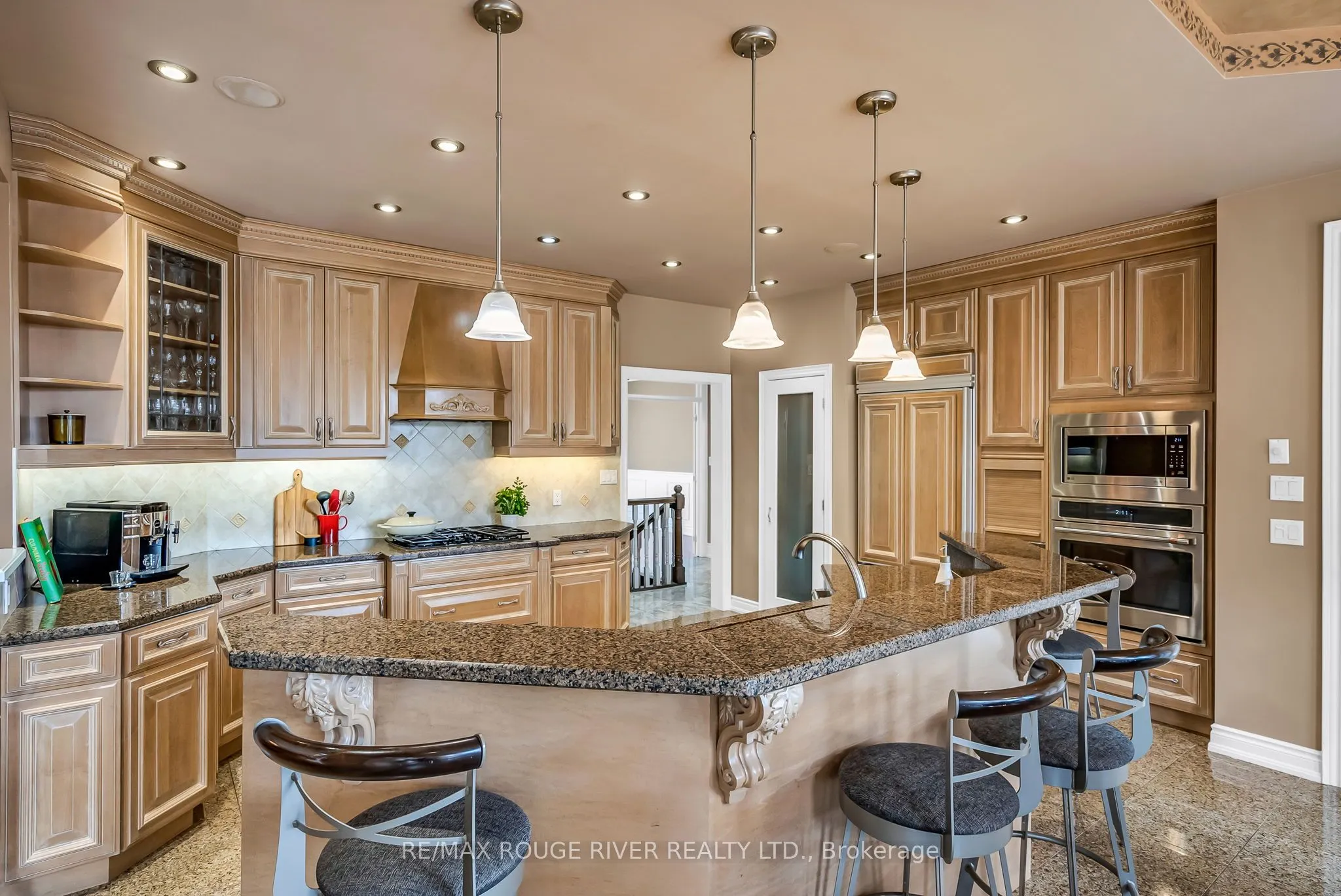 5 LYNDEN Court