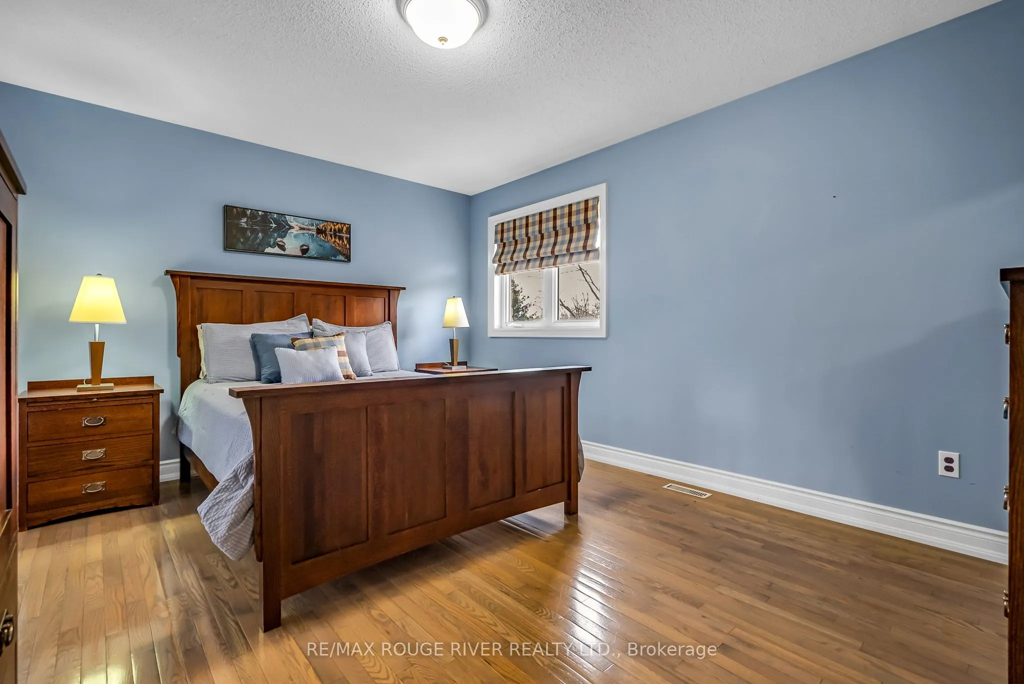 5 LYNDEN Court