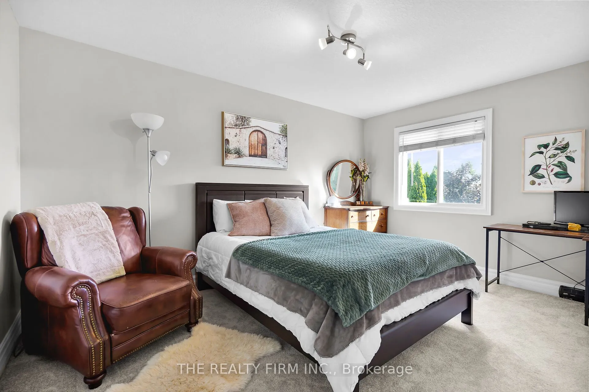 581 Clearwater Crescent