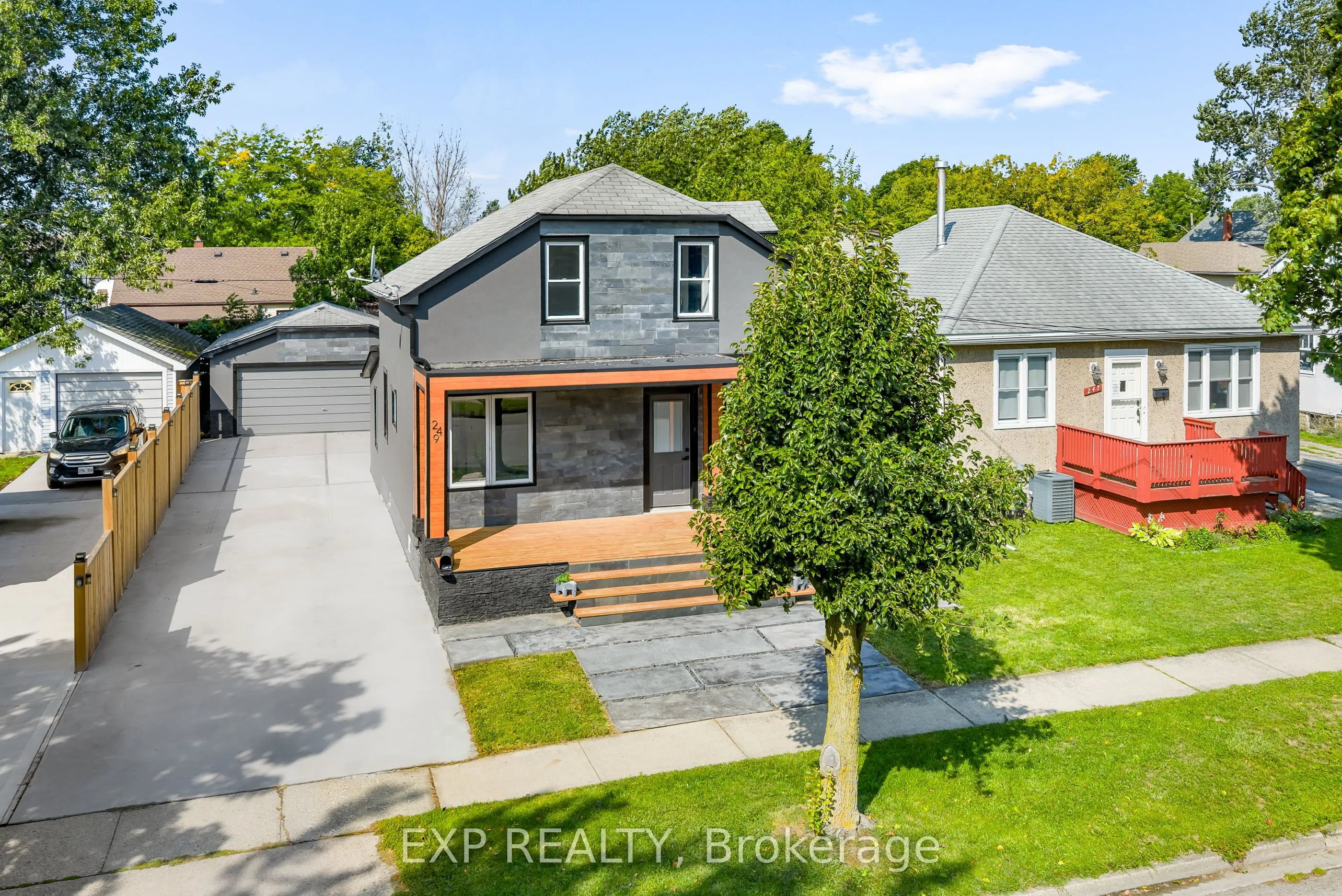 249 Wallace Avenue S