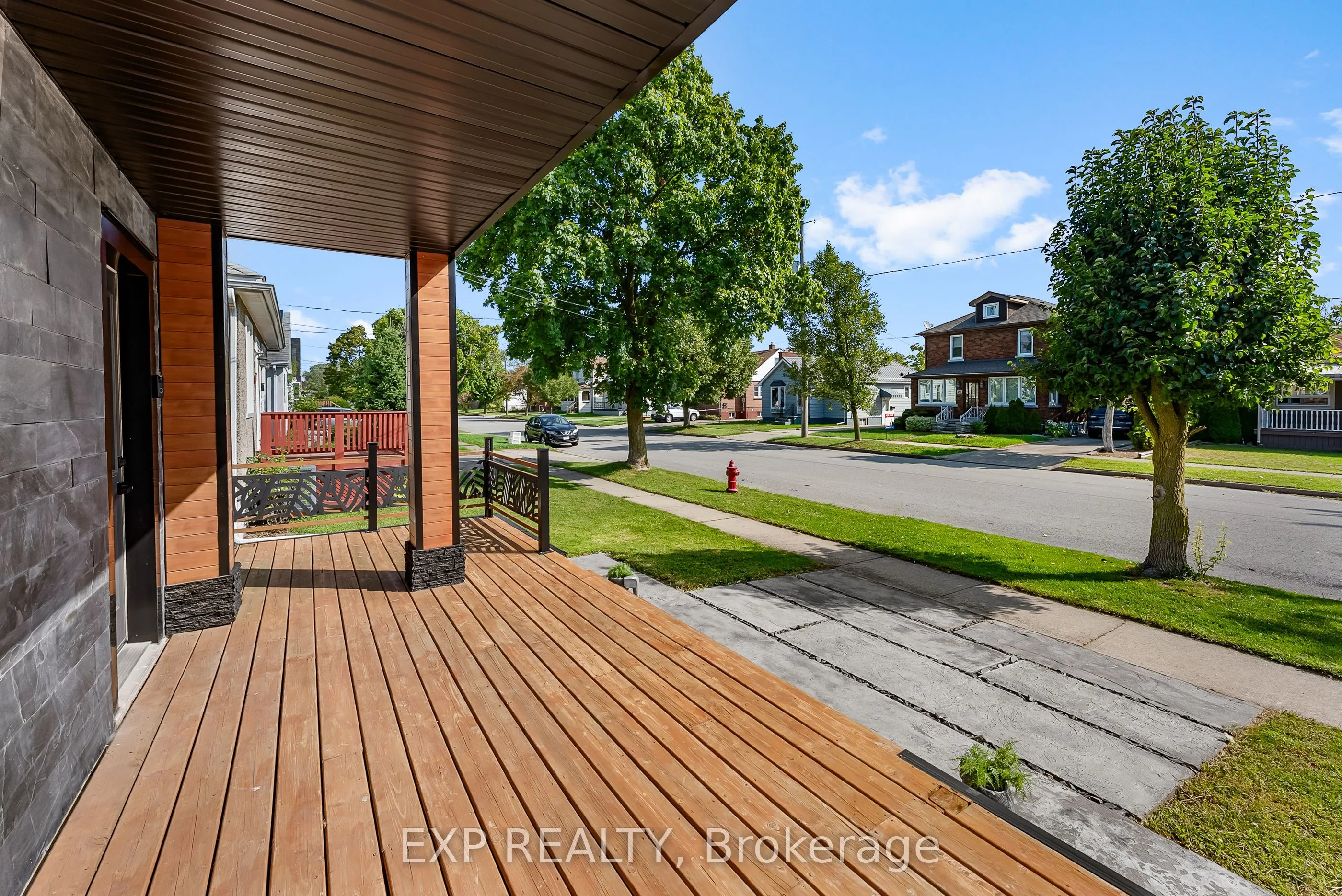 249 Wallace Avenue S