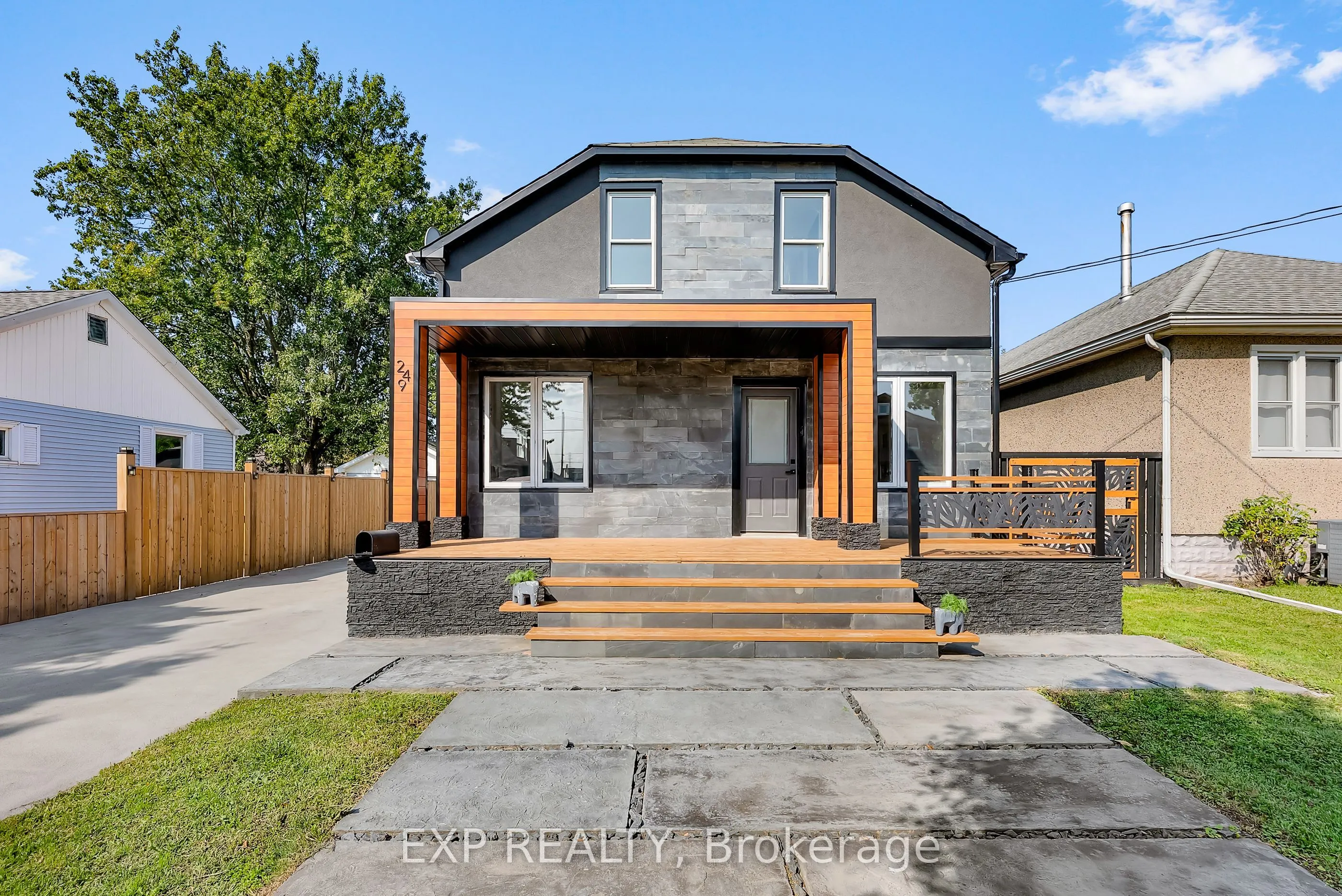 249 Wallace Avenue S